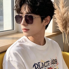 Gucci 。 高品质男女款墨镜 👍 进口宝丽来偏光镜片 。蛤蟆镜 开车钓鱼都可 。百搭显瘦墨镜韩版男士飞行员大 Gucci 。 高品质男女款墨镜 👍 进口宝丽来偏光镜片 。蛤蟆镜 开车钓鱼都可 。百搭显瘦墨镜韩版男士飞行员大