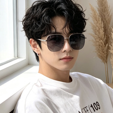 Gucci 。 高品质男女款墨镜 👍 进口宝丽来偏光镜片 。蛤蟆镜 开车钓鱼都可 。百搭显瘦墨镜韩版男士飞行员大 Gucci 。 高品质男女款墨镜 👍 进口宝丽来偏光镜片 。蛤蟆镜 开车钓鱼都可 。百搭显瘦墨镜韩版男士飞行员大