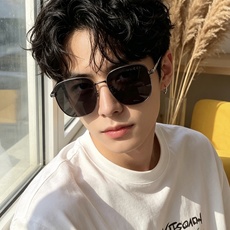Gucci 。 高品质男女款墨镜 👍 进口宝丽来偏光镜片 。蛤蟆镜 开车钓鱼都可 。百搭显瘦墨镜韩版男士飞行员大 Gucci 。 高品质男女款墨镜 👍 进口宝丽来偏光镜片 。蛤蟆镜 开车钓鱼都可 。百搭显瘦墨镜韩版男士飞行员大