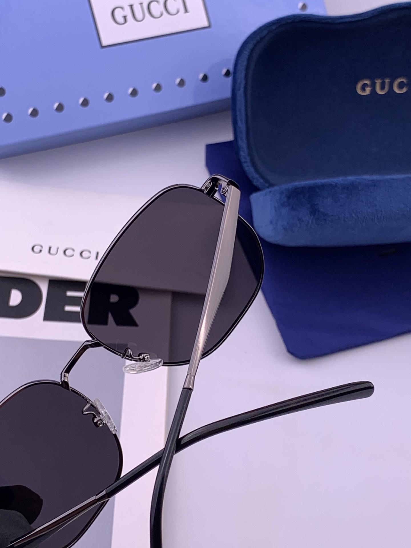 Gucci 。  高品质男女款墨镜   👍 进口宝丽来偏光镜片  。蛤蟆镜 开车钓鱼都可 。百搭显瘦墨镜韩版男士飞行员大
