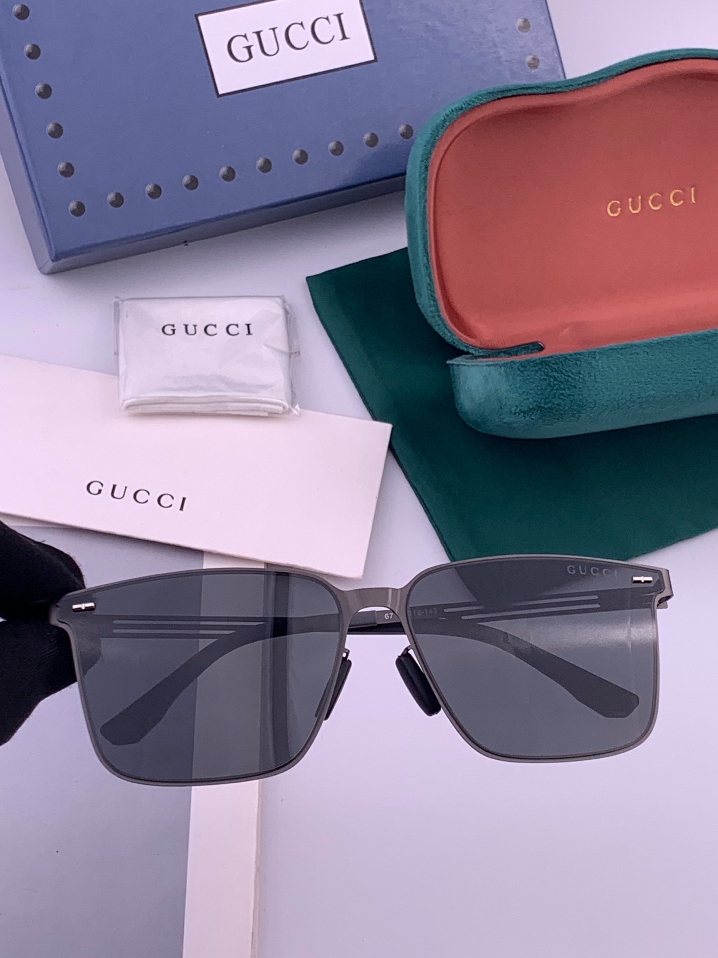 GUCCI 男款炫彩飞行员偏光太阳镜 ❤️材质：高清尼龙加厚卡槽高清偏光镜片 🌹无边框镜架💕颜👍型号：G176