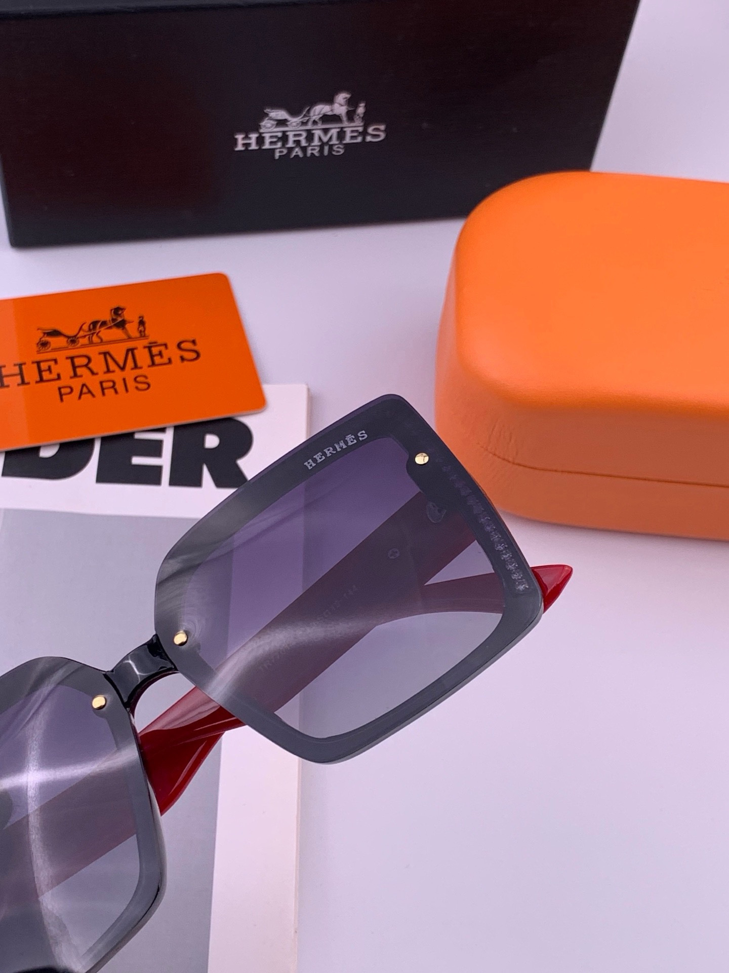 新款 爱马仕女士偏光太阳镜🕶️ 宝丽来高清镜片🎉高品质TR-90镜框 时尚百搭！ 型号：H47701