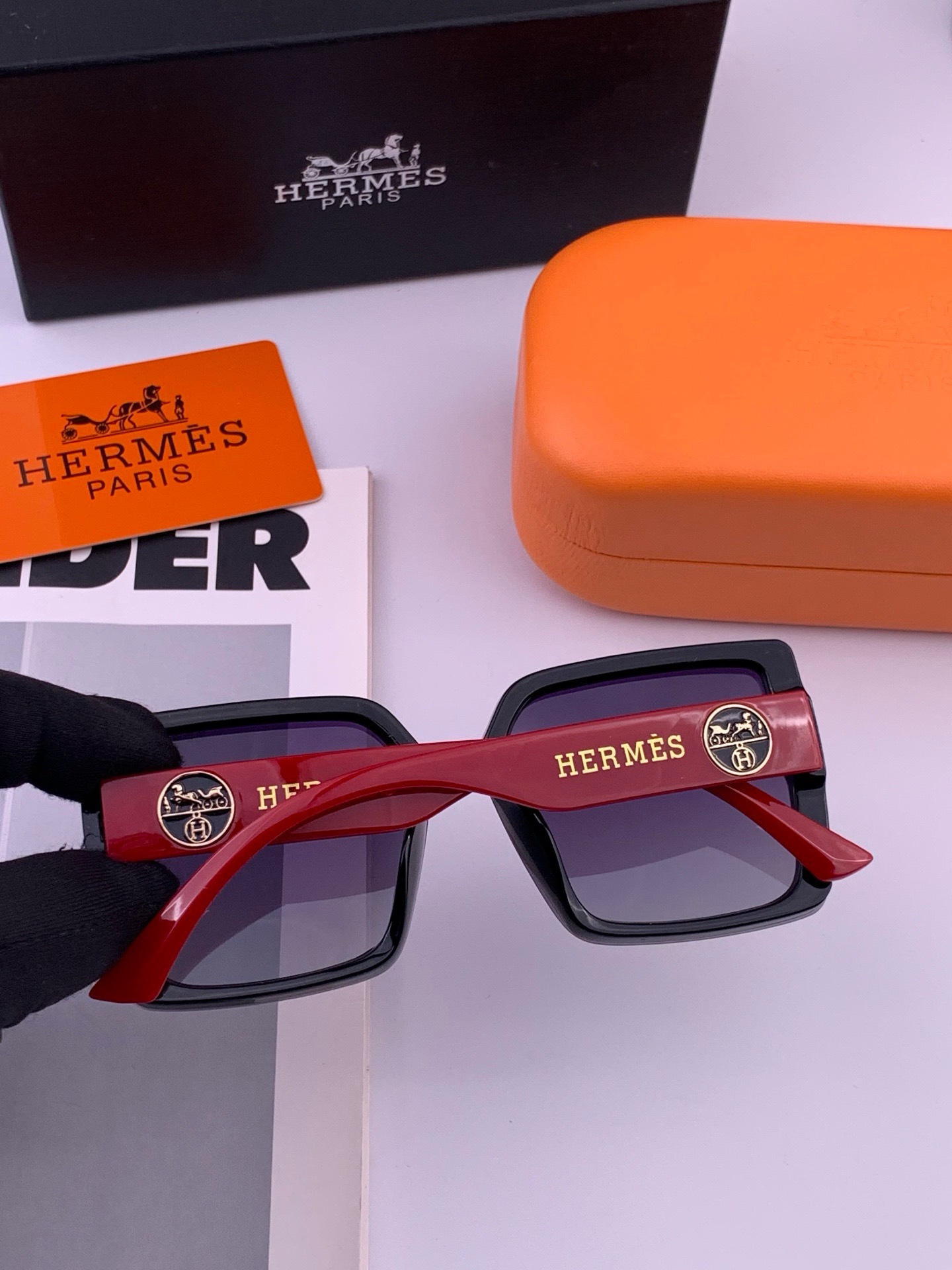新款 爱马仕女士偏光太阳镜🕶️ 宝丽来高清镜片🎉高品质TR-90镜框 时尚百搭！ 型号：H47701