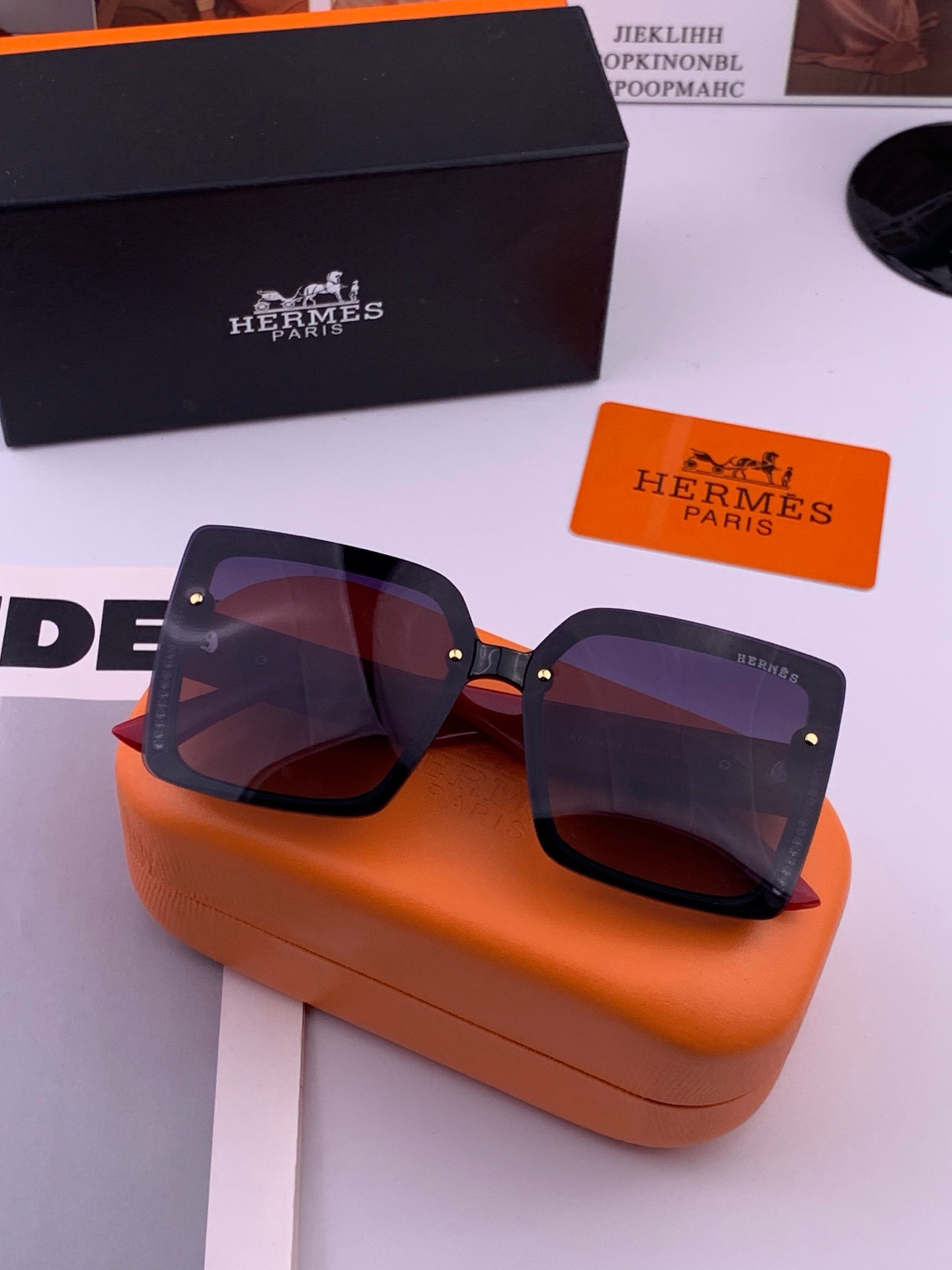 新款 爱马仕女士偏光太阳镜🕶️ 宝丽来高清镜片🎉高品质TR-90镜框 时尚百搭！ 型号：H47701