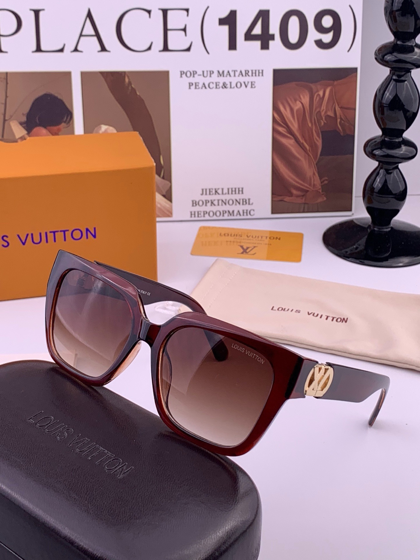 LV 新款女士方框太阳眼镜 开车墨镜 新款太阳镜  时尚大方 舒适轻盈 精致奢华 超轻 型号：L95801