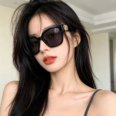 LV 新款女士方框太阳眼镜 开车墨镜 新款太阳镜 时尚大方 舒适轻盈 精致奢华 超轻 型号:L95801 LV 新款女士方框太阳眼镜 开车墨镜 新款太阳镜 时尚大方 舒适轻盈 精致奢华 超轻 型号:L95801