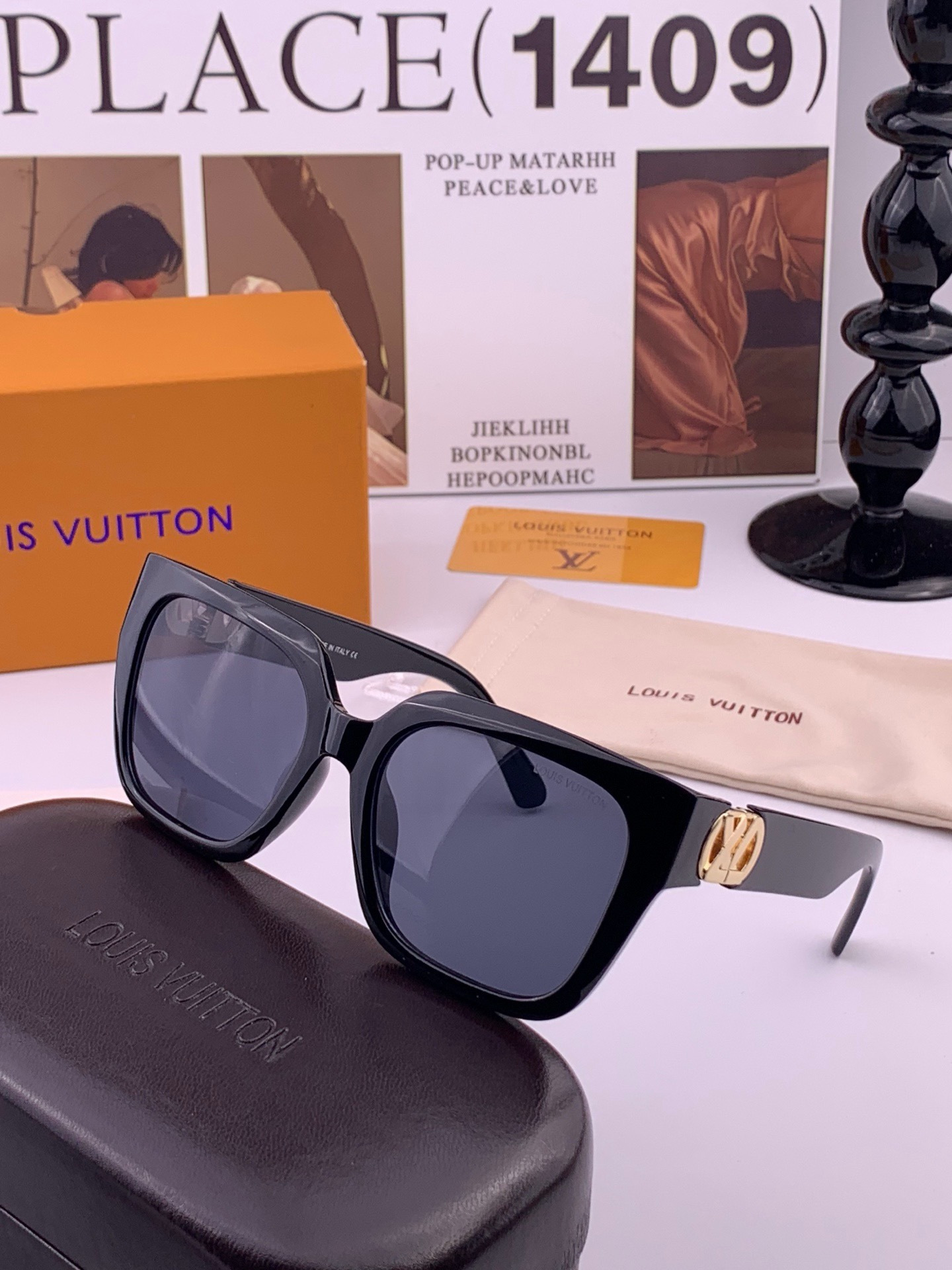 LV 新款女士方框太阳眼镜 开车墨镜 新款太阳镜  时尚大方 舒适轻盈 精致奢华 超轻 型号：L95801