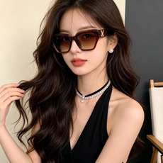 LV 新款女士方框太阳眼镜 开车墨镜 新款太阳镜 时尚大方 舒适轻盈 精致奢华 超轻 型号:L26900 LV 新款女士方框太阳眼镜 开车墨镜 新款太阳镜 时尚大方 舒适轻盈 精致奢华 超轻 型号:L26900