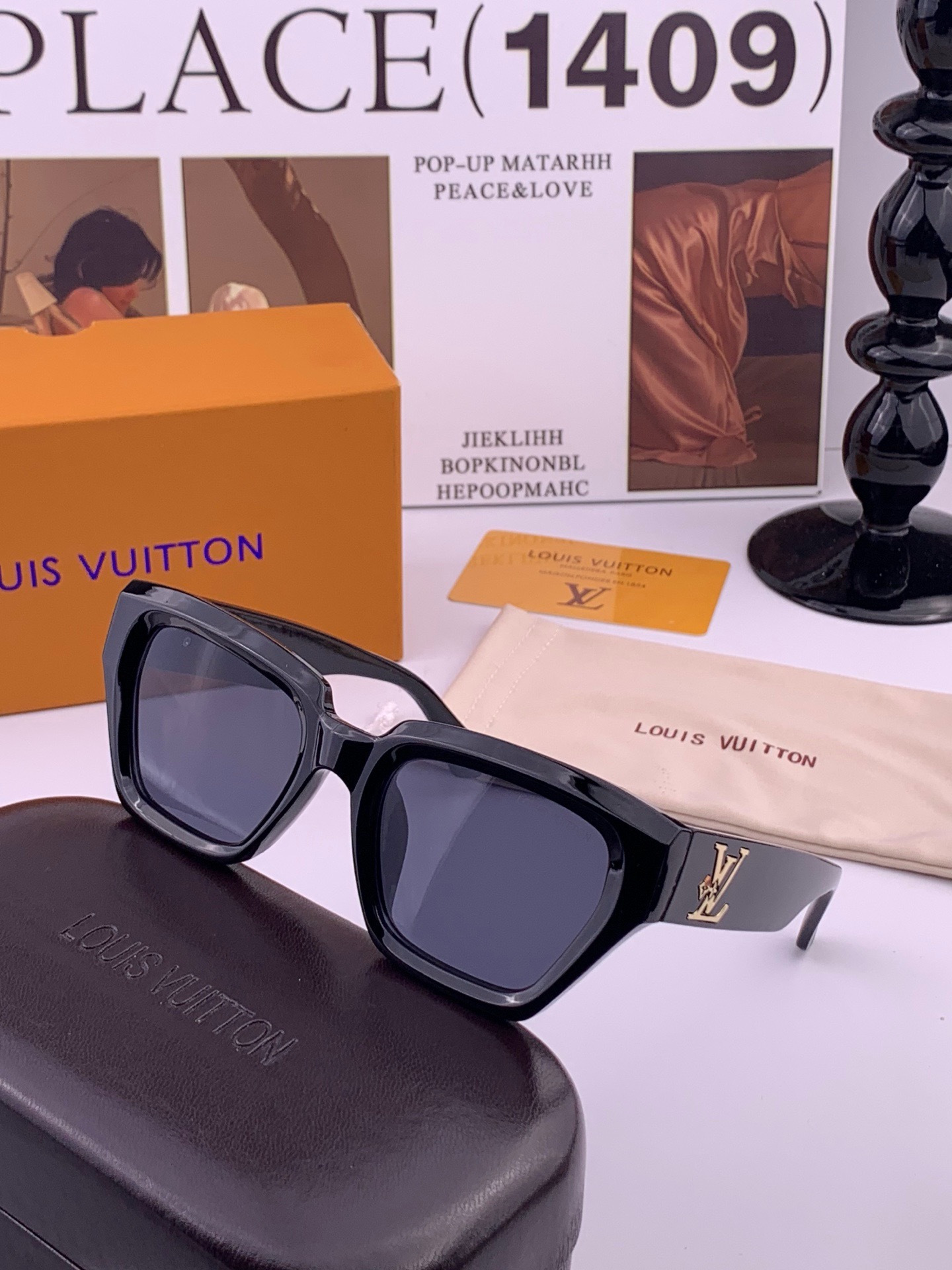 LV 新款女士方框太阳眼镜 开车墨镜 新款太阳镜  时尚大方 舒适轻盈 精致奢华 超轻 型号：L26900