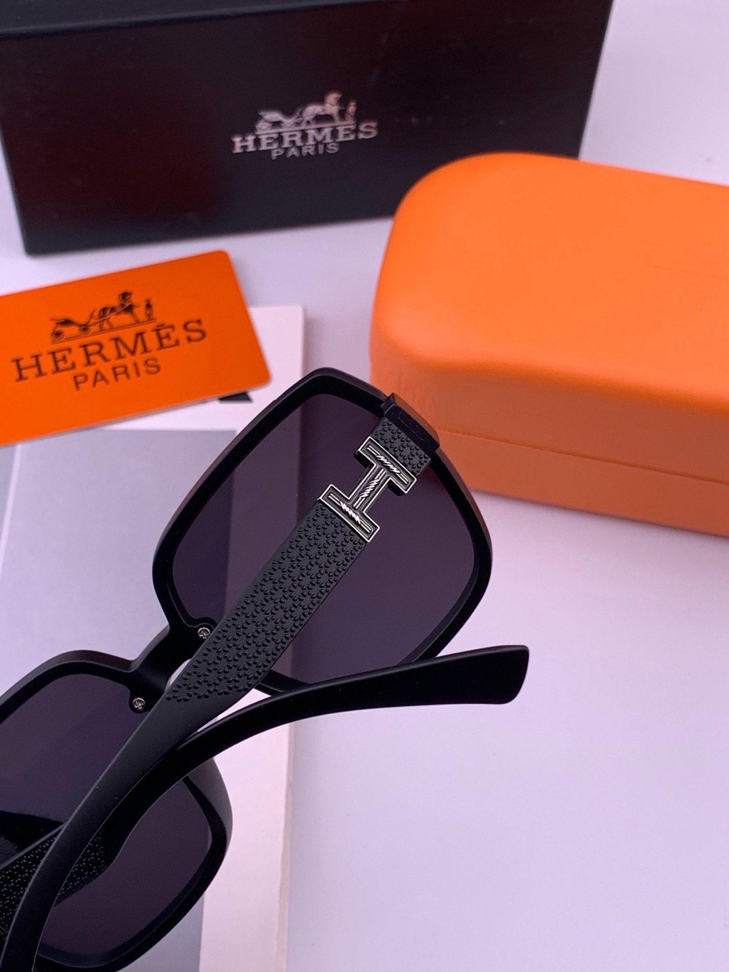 HERMES 爱马仕 开春新款🎈原版出货 网红超爆款💙经典奢华全球风[强][酷][亲亲] 时尚方框太阳镜[得意] 气质非