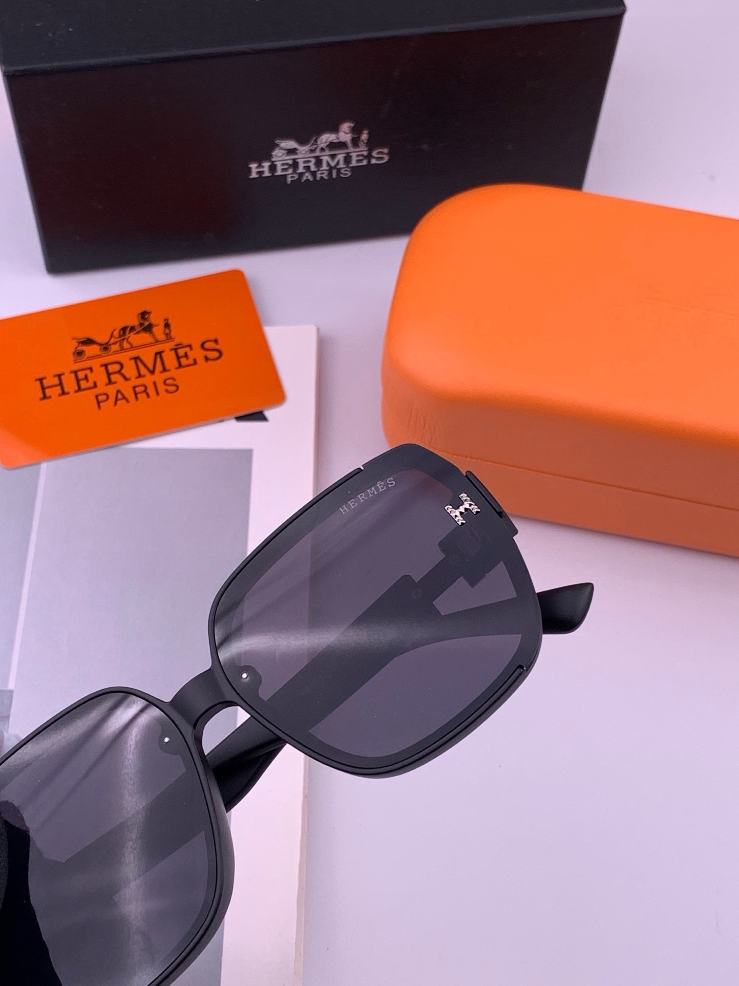 HERMES 爱马仕 开春新款🎈原版出货 网红超爆款💙经典奢华全球风[强][酷][亲亲] 时尚方框太阳镜[得意] 气质非