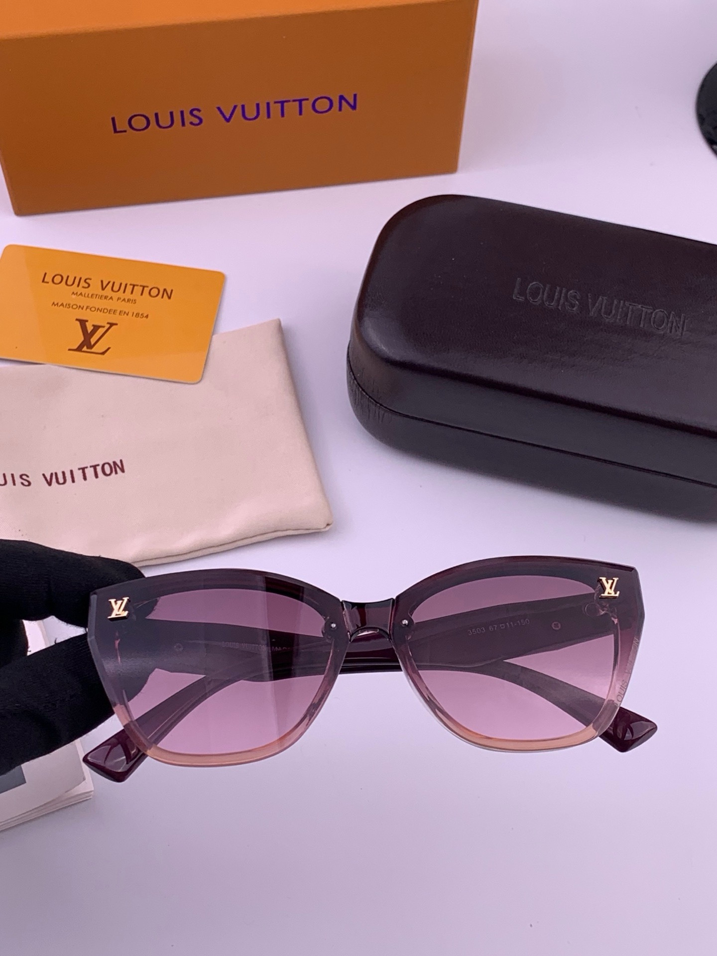LV 太阳镜潮品官网模特同款 [玫瑰][玫瑰]四叶草🍀精致个性设计简约时尚 高品质值得拥有绝对潮爆整个夏季 新款L335