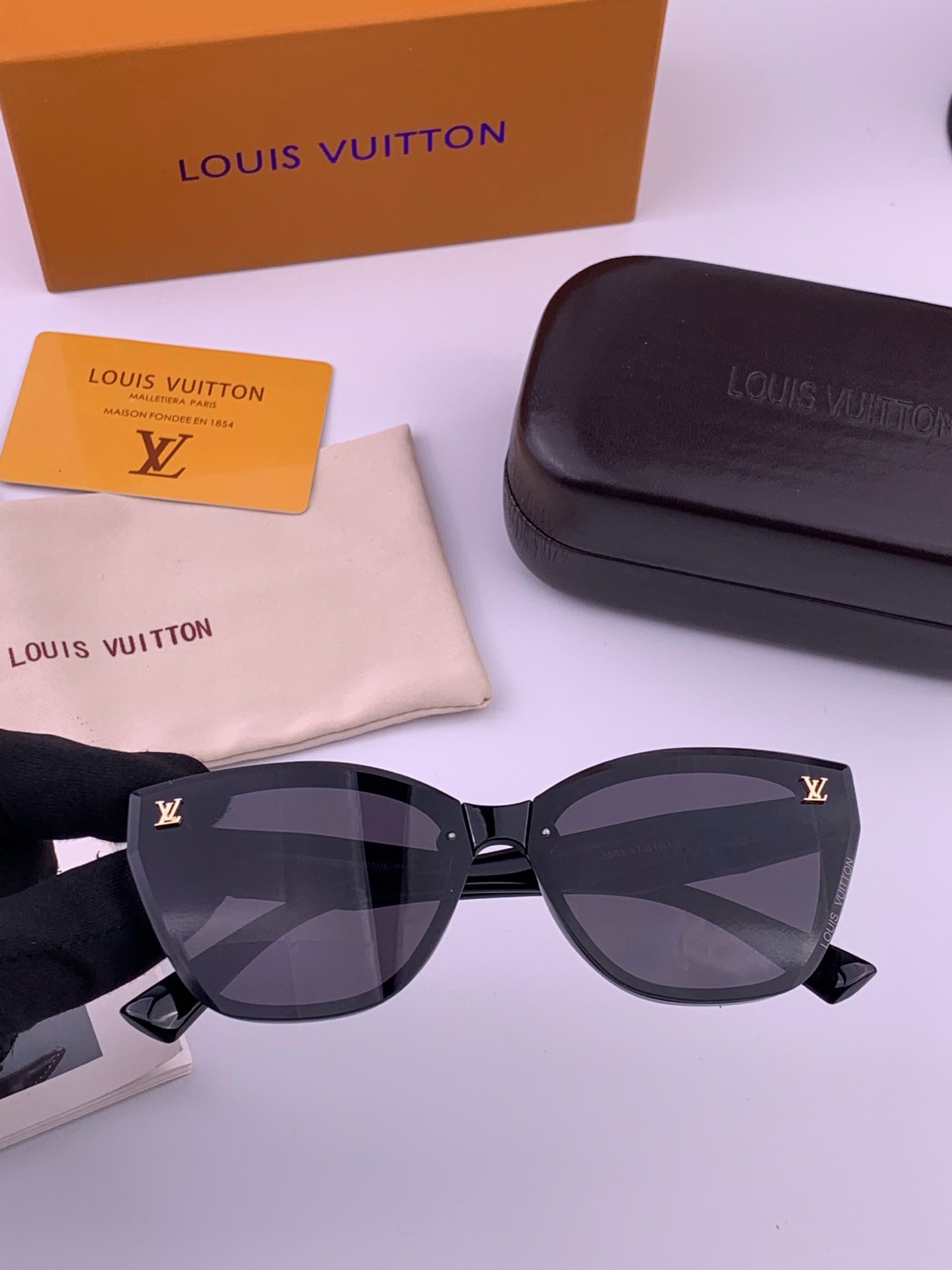 LV 太阳镜潮品官网模特同款 [玫瑰][玫瑰]四叶草🍀精致个性设计简约时尚 高品质值得拥有绝对潮爆整个夏季 新款L335
