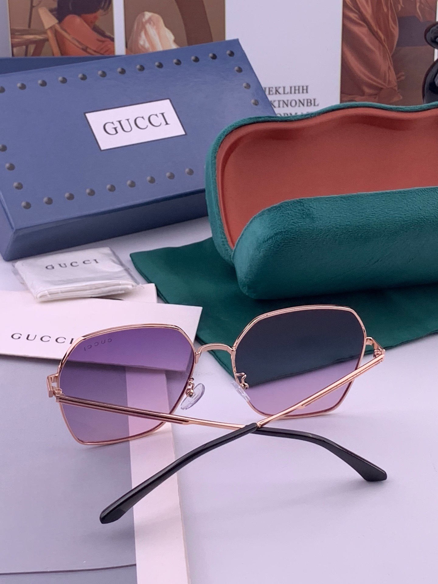 GUCCI  开春新款 马鞍扣镜腿系列墨镜，优雅方框太阳镜各路网红纷纷带起气场满分‼️ 俏皮甜美.上脸效果更佳.金属质感