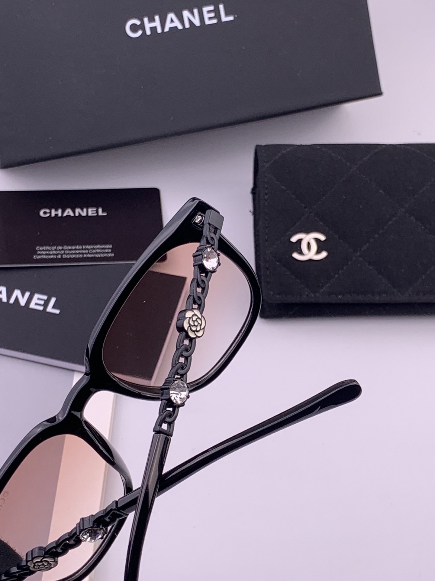 新品CHANEL 香奈儿太阳镜以独特魅力和前卫风格诠释春夏最新眼镜，质感超好佩带舒适 型号：CH5236