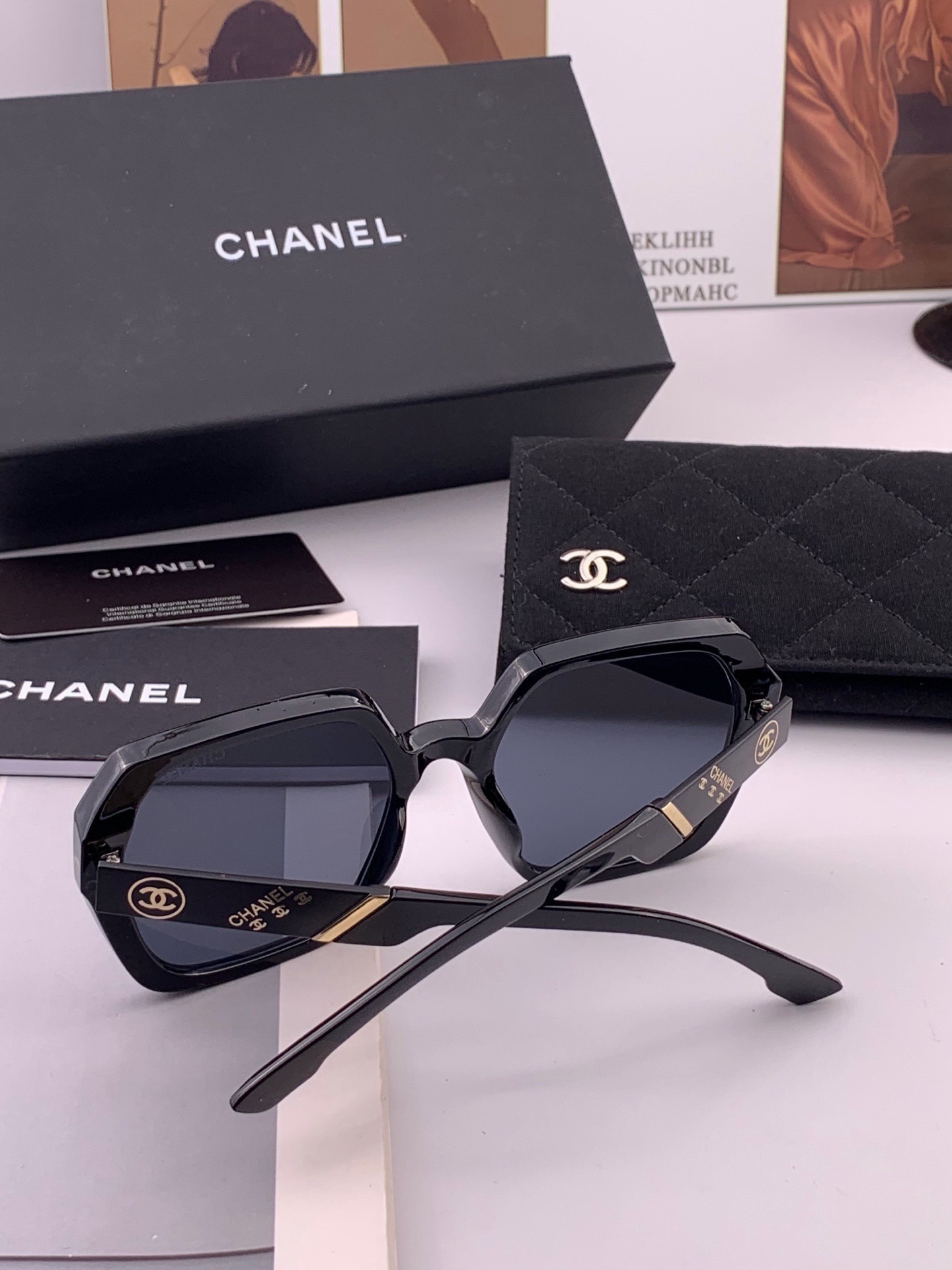 🔺CHANEL🔻官方早春新款，众多明星同款[色]香奈儿‼️‼️新款大框墨镜 ，🌈🌈宝丽来超清太阳镜🔝🔝型号：CH8402