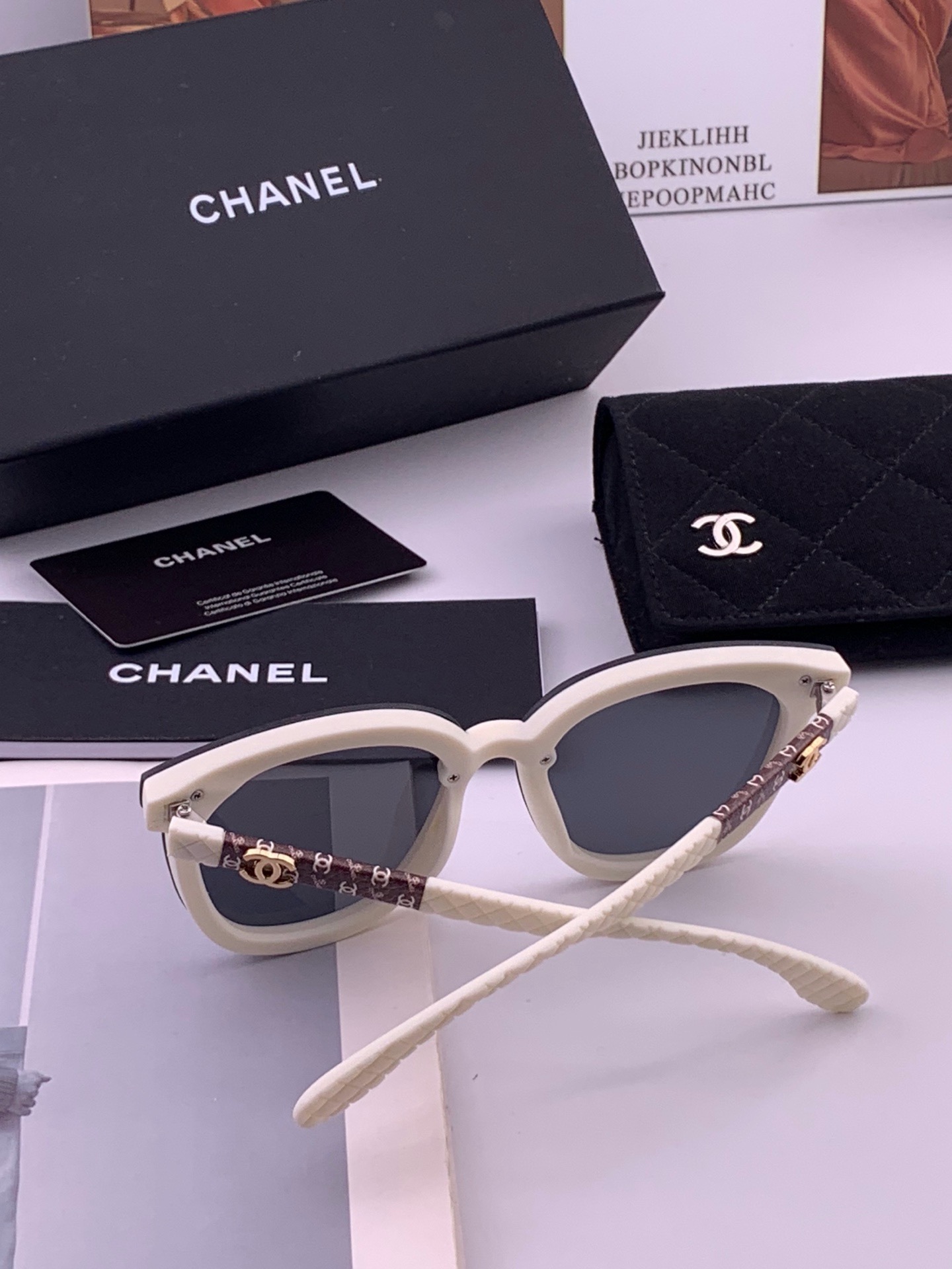 Chanel大框太阳镜墨镜  经典的方框设计，不挑脸型，无论搭配大衣还是连衣裙都非常显气质偏光镜片预防紫外线  型号：C