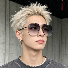 LV 男款炫彩飞行员偏光太阳镜 ❤️材质:高清尼龙加厚卡槽高清偏光镜片 🌹无边框镜架💕颜👍型号:L38902 LV 男款炫彩飞行员偏光太阳镜 ❤️材质:高清尼龙加厚卡槽高清偏光镜片 🌹无边框镜架💕颜👍型号:L38902