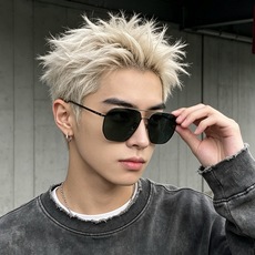 LV 男款炫彩飞行员偏光太阳镜 ❤️材质:高清尼龙加厚卡槽高清偏光镜片 🌹无边框镜架💕颜👍型号:L28903 LV 男款炫彩飞行员偏光太阳镜 ❤️材质:高清尼龙加厚卡槽高清偏光镜片 🌹无边框镜架💕颜👍型号:L28903