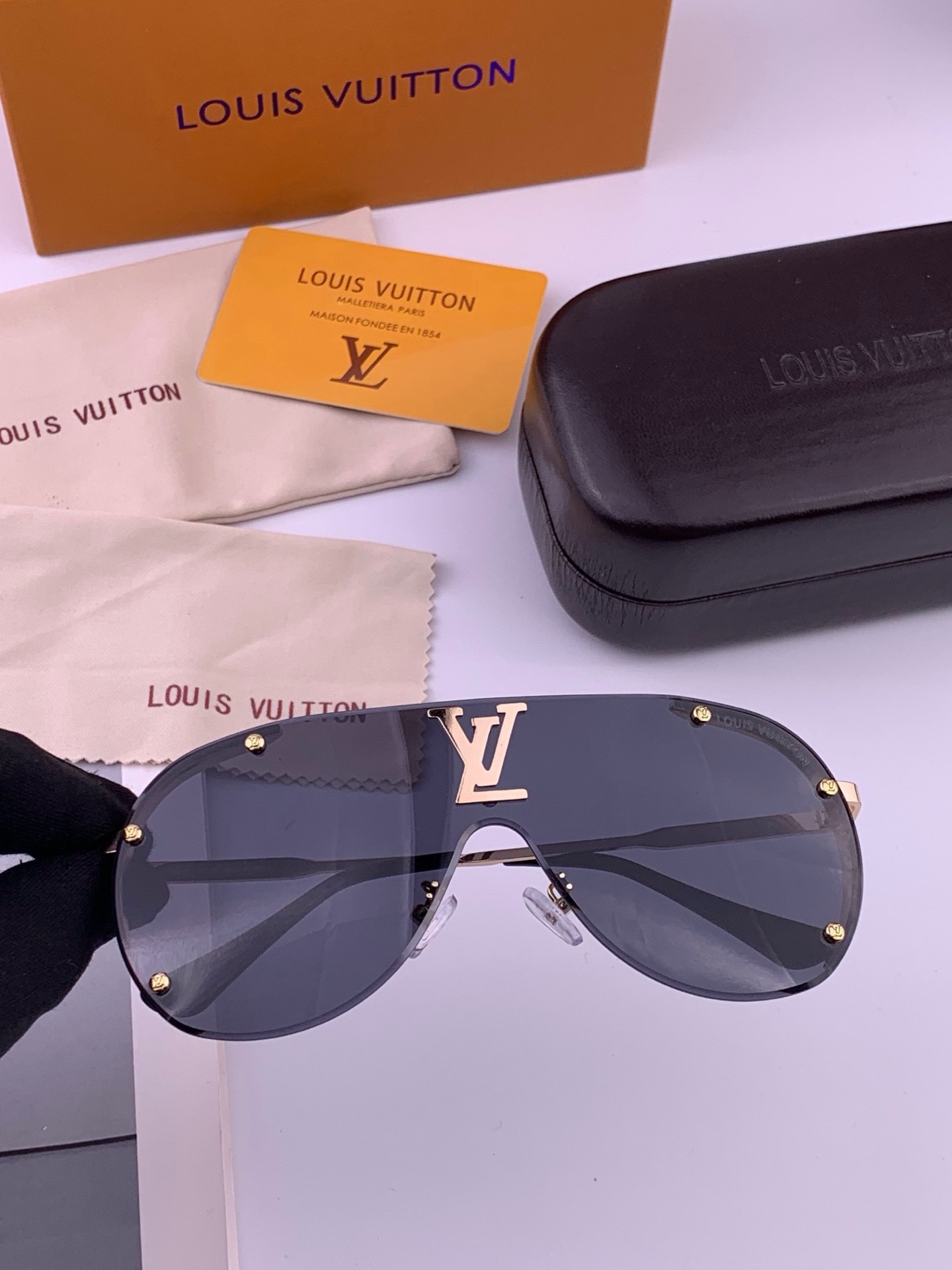 LV🔥高品质男女款”太阳镜🔥蛤蟆镜 开车钓鱼都可🔥百搭显瘦墨镜韩版男士飞行员大框司机开车防紫外线太阳镜，型号：L8175