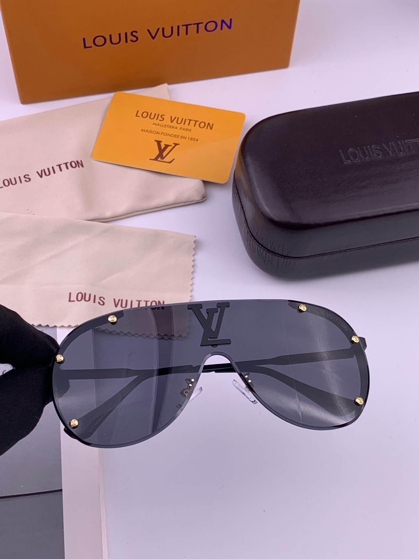 LV🔥高品质男女款”太阳镜🔥蛤蟆镜 开车钓鱼都可🔥百搭显瘦墨镜韩版男士飞行员大框司机开车防紫外线太阳镜，型号：L8175