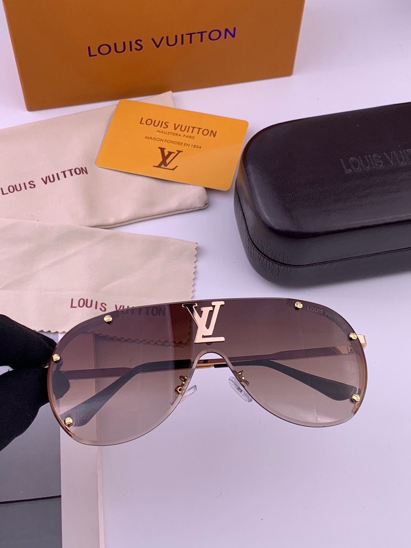 LV🔥高品质男女款”太阳镜🔥蛤蟆镜 开车钓鱼都可🔥百搭显瘦墨镜韩版男士飞行员大框司机开车防紫外线太阳镜，型号：L8175