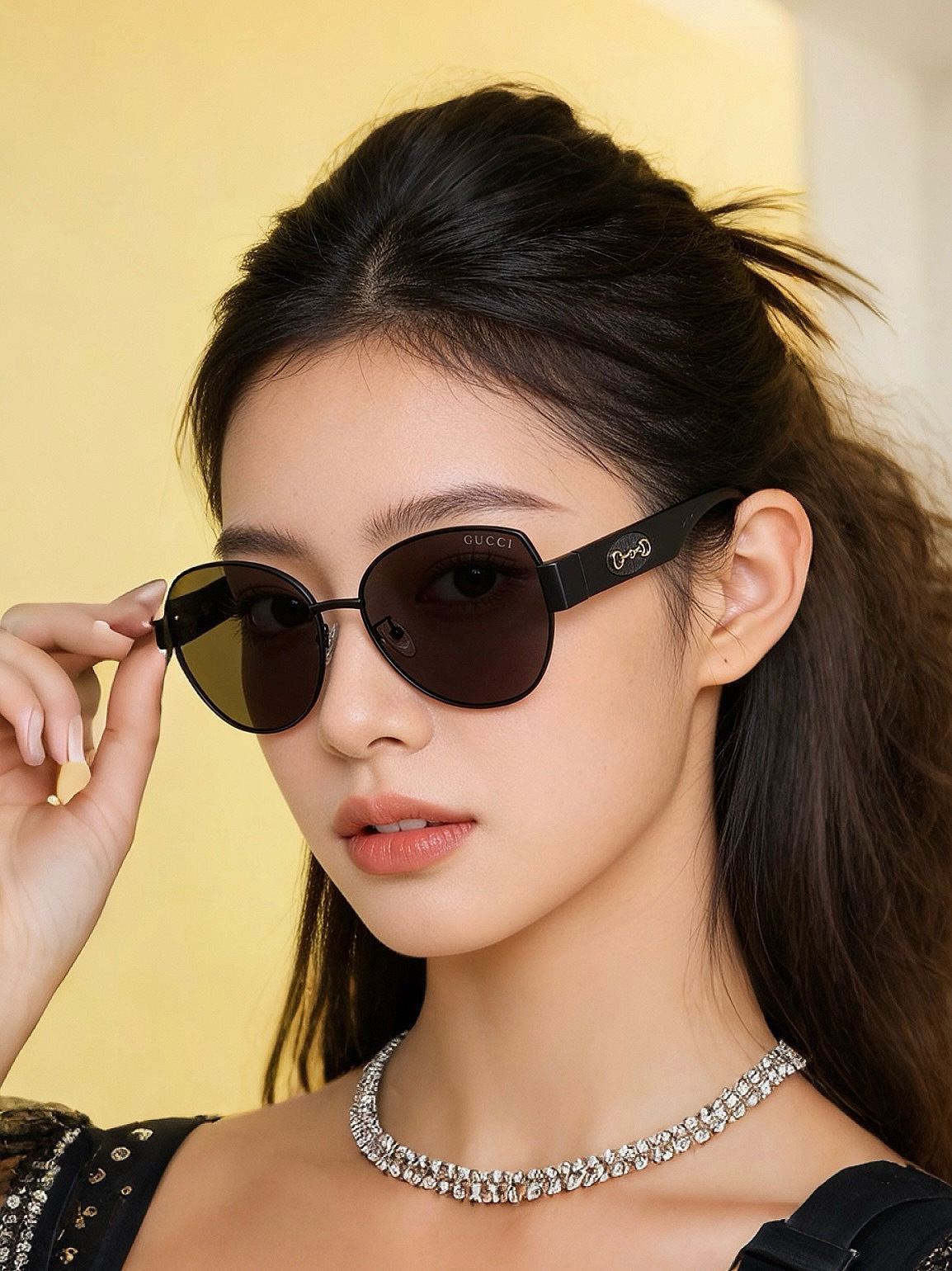 GUCCI 开春新款 最新款方框太阳镜 各路网红纷纷带起气场满分‼️ 俏皮甜美.上脸效果更佳.金属质感超好 型号：G13