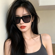 LV 新款女士方框太阳眼镜 开车墨镜 新款太阳镜 时尚大方 舒适轻盈 精致奢华 超轻 型号:L4443 LV 新款女士方框太阳眼镜 开车墨镜 新款太阳镜 时尚大方 舒适轻盈 精致奢华 超轻 型号:L4443