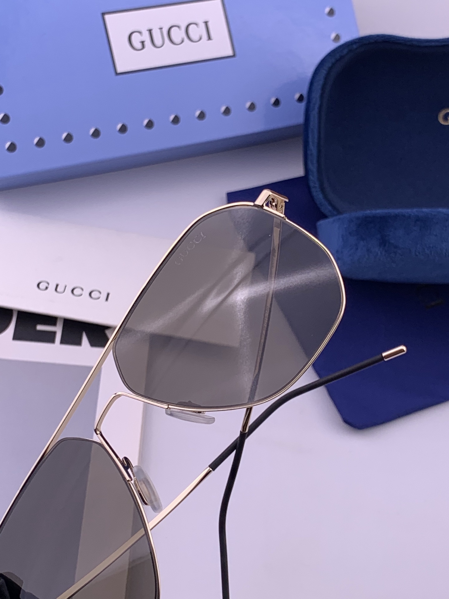 GUCCI 男款炫彩飞行员偏光太阳镜 ❤️材质：高清尼龙加厚卡槽高清偏光镜片 🌹无边框镜架💕颜👍型号：G01809