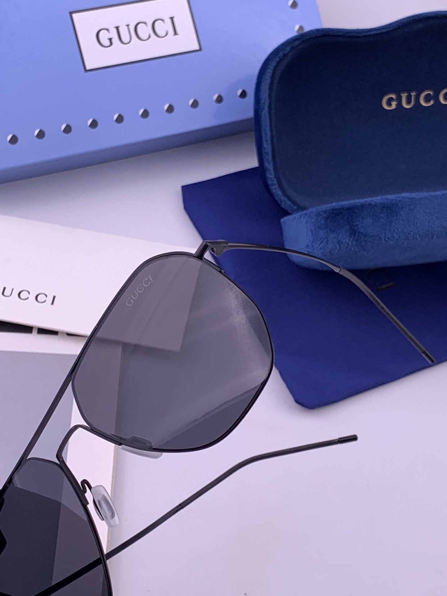 GUCCI 男款炫彩飞行员偏光太阳镜 ❤️材质：高清尼龙加厚卡槽高清偏光镜片 🌹无边框镜架💕颜👍型号：G01809