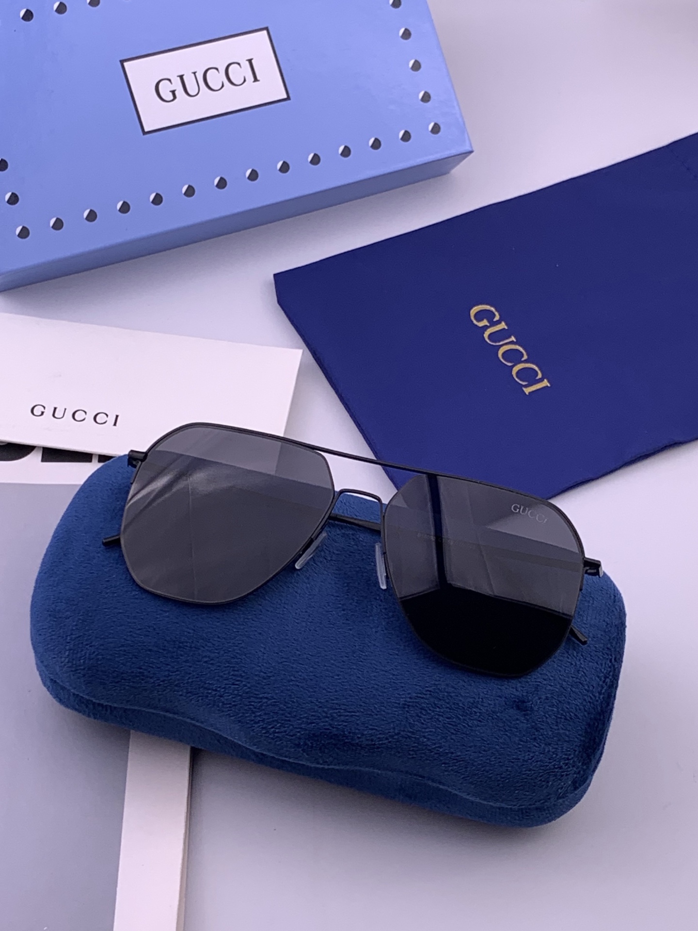 GUCCI 男款炫彩飞行员偏光太阳镜 ❤️材质：高清尼龙加厚卡槽高清偏光镜片 🌹无边框镜架💕颜👍型号：G01809