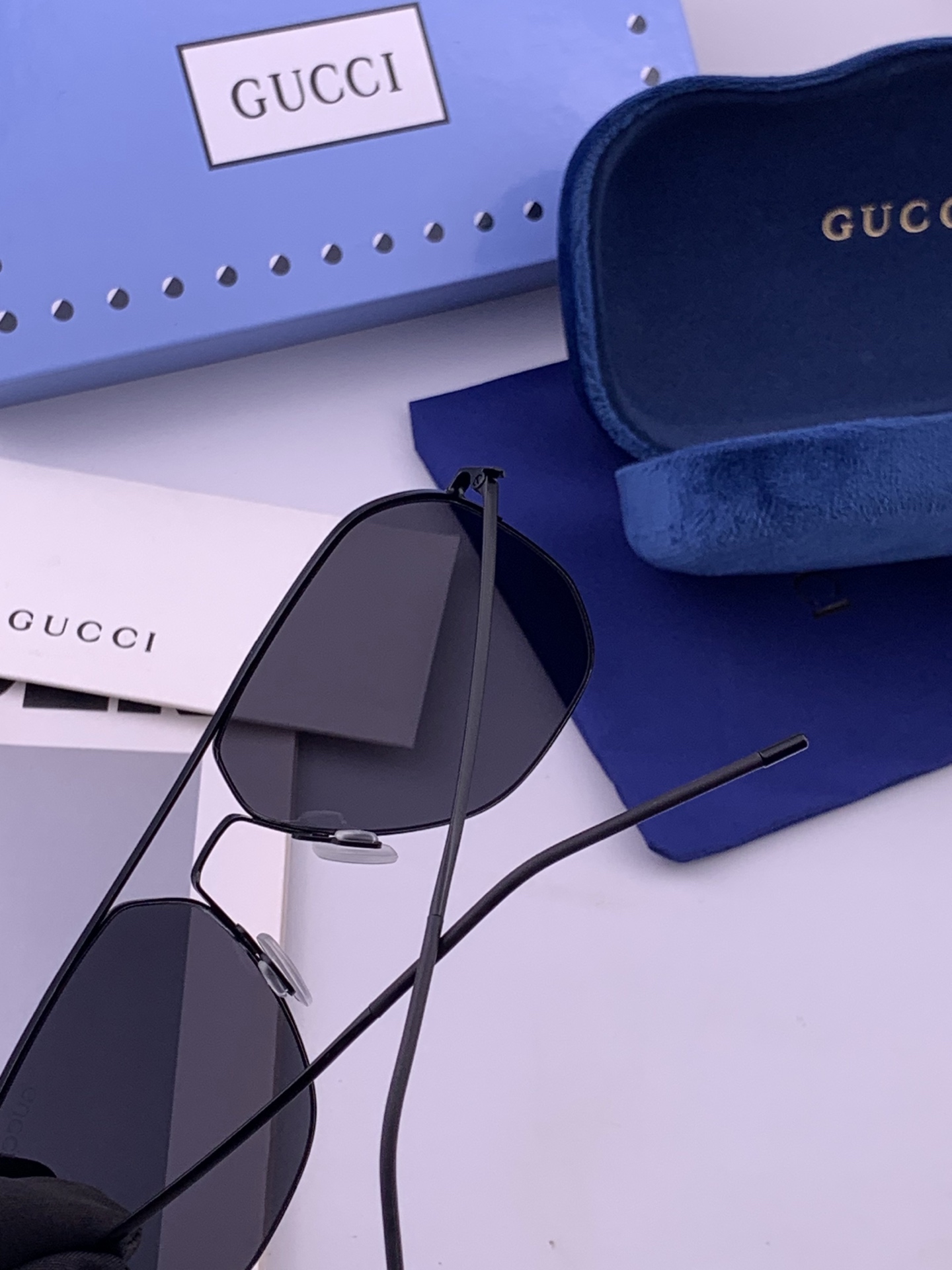 GUCCI 男款炫彩飞行员偏光太阳镜 ❤️材质：高清尼龙加厚卡槽高清偏光镜片 🌹无边框镜架💕颜👍型号：G01809