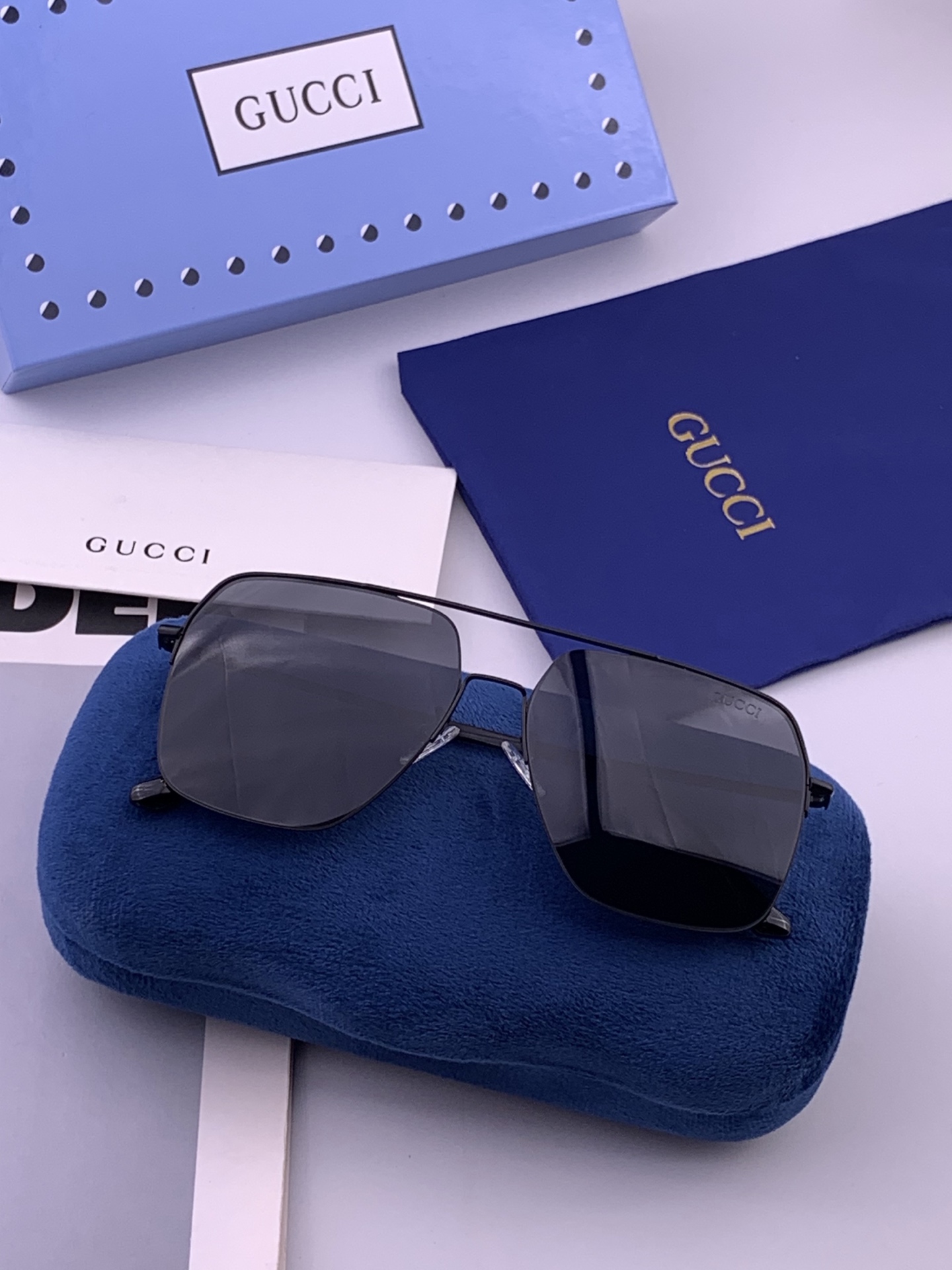 GUCCI 男款炫彩飞行员偏光太阳镜 ❤️材质：高清尼龙加厚卡槽高清偏光镜片 🌹无边框镜架💕颜👍型号：G0702