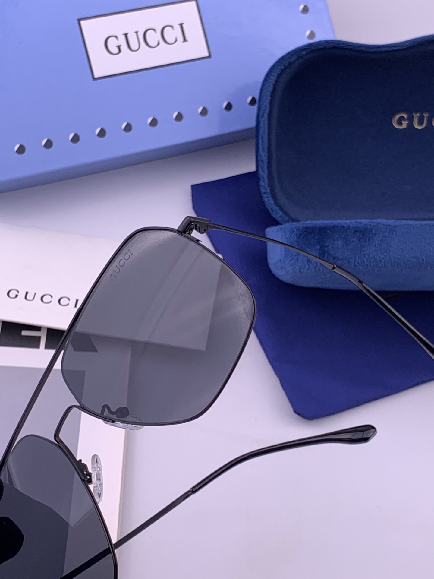 GUCCI 男款炫彩飞行员偏光太阳镜 ❤️材质：高清尼龙加厚卡槽高清偏光镜片 🌹无边框镜架💕颜👍型号：G0702