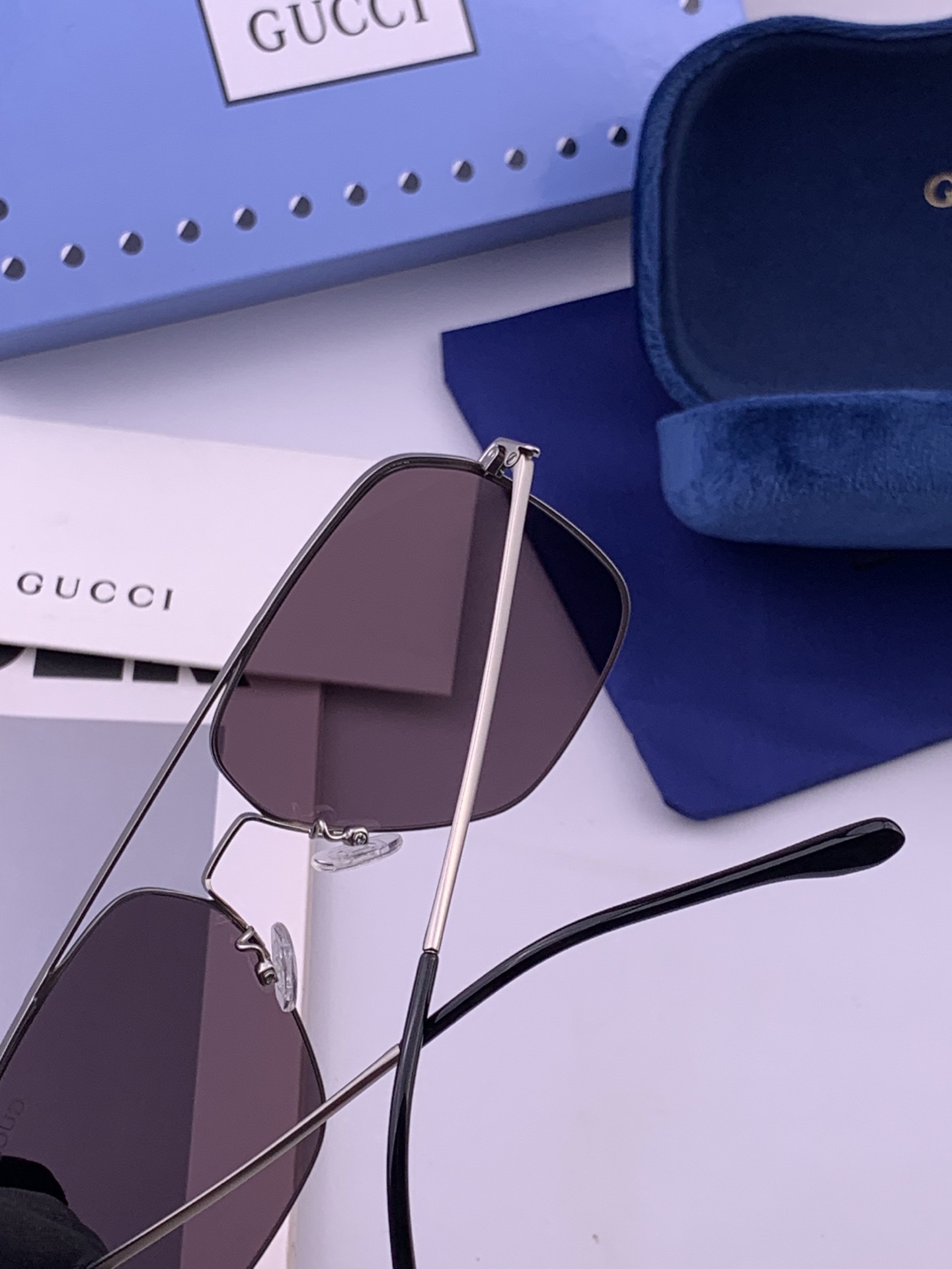 GUCCI 男款炫彩飞行员偏光太阳镜 ❤️材质：高清尼龙加厚卡槽高清偏光镜片 🌹无边框镜架💕颜👍型号：G0702