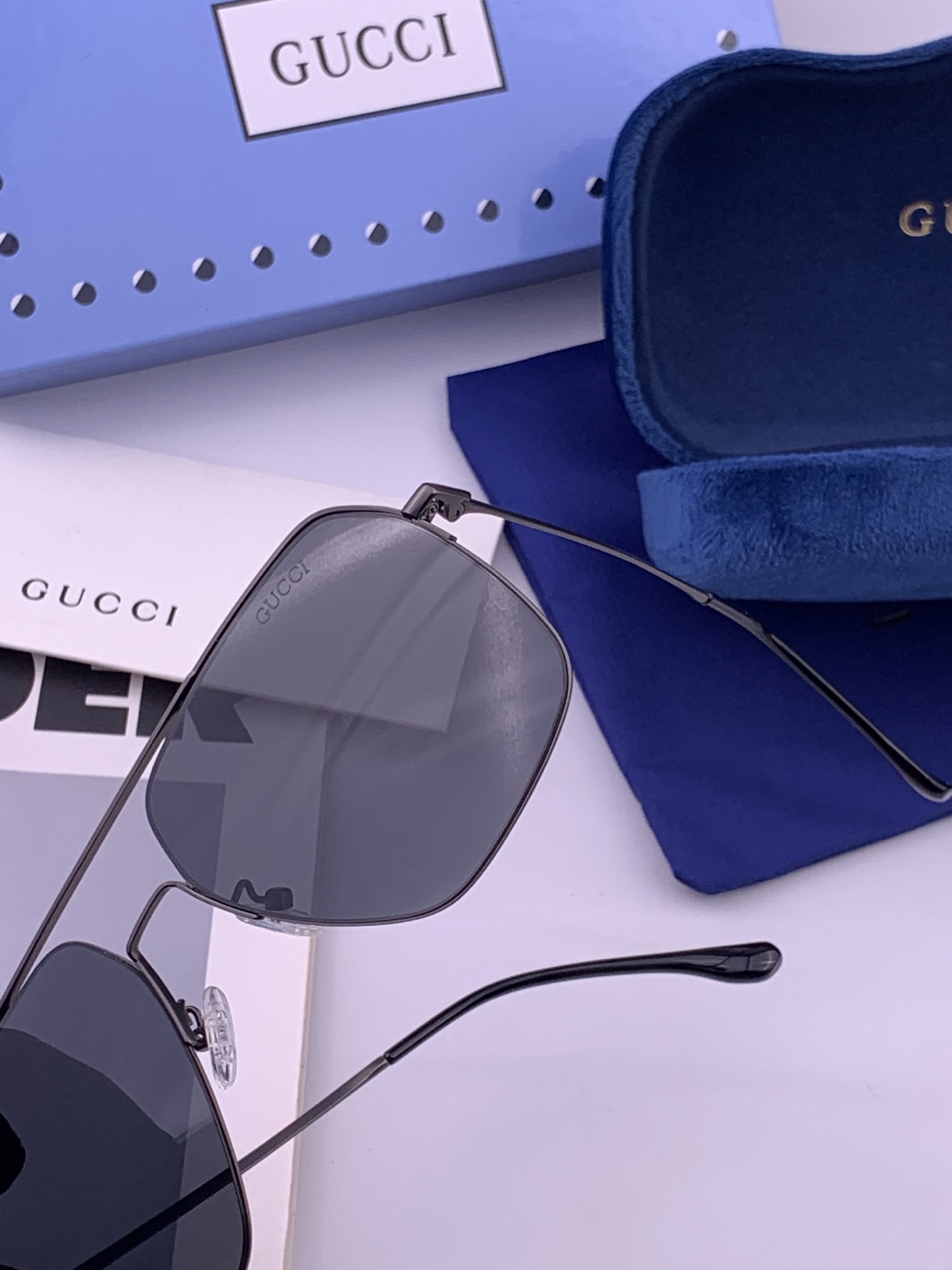 GUCCI 男款炫彩飞行员偏光太阳镜 ❤️材质：高清尼龙加厚卡槽高清偏光镜片 🌹无边框镜架💕颜👍型号：G0702