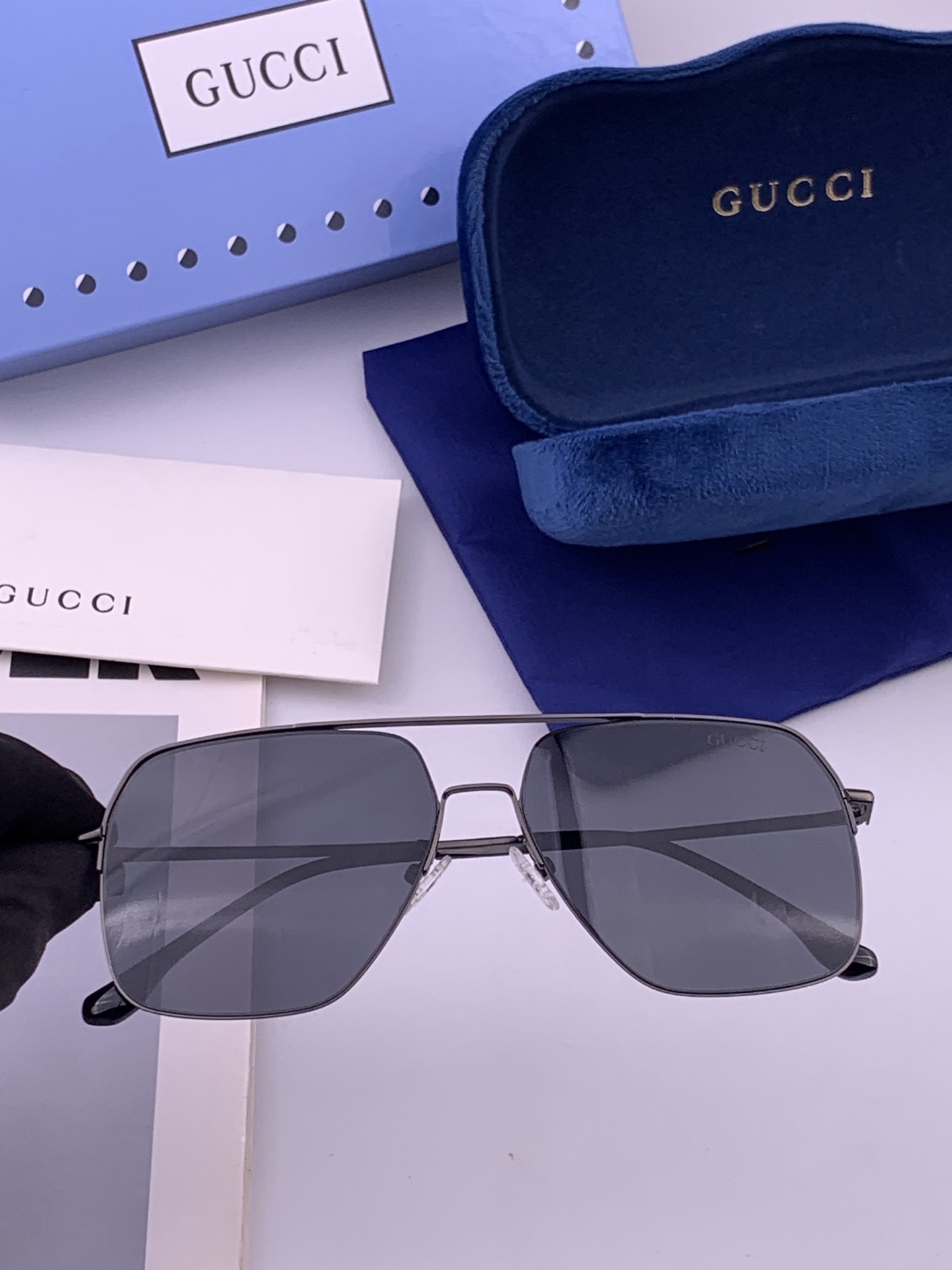 GUCCI 男款炫彩飞行员偏光太阳镜 ❤️材质：高清尼龙加厚卡槽高清偏光镜片 🌹无边框镜架💕颜👍型号：G0702