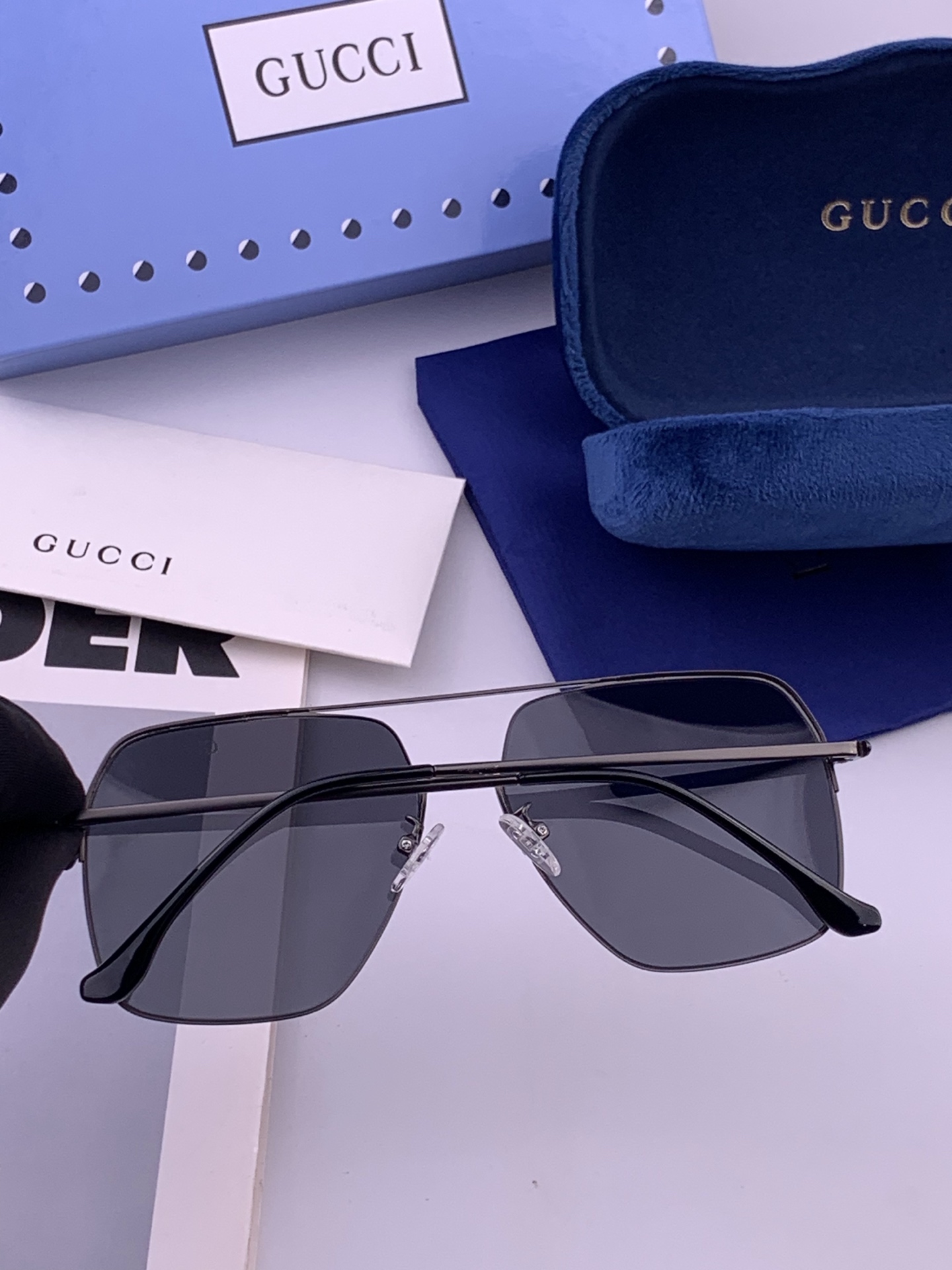 GUCCI 男款炫彩飞行员偏光太阳镜 ❤️材质：高清尼龙加厚卡槽高清偏光镜片 🌹无边框镜架💕颜👍型号：G0702