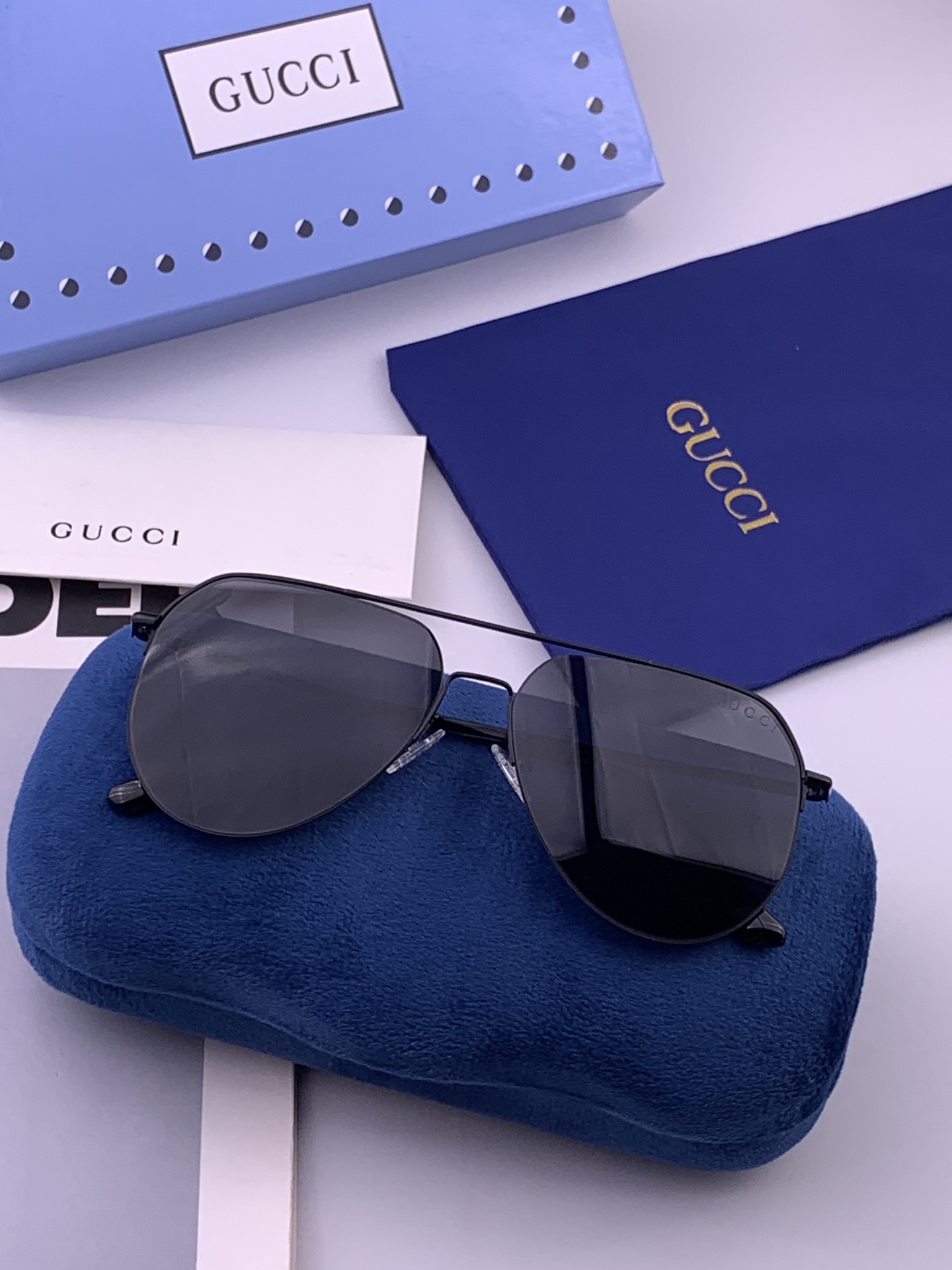 GUCCI 男款炫彩飞行员偏光太阳镜 ❤️材质：高清尼龙加厚卡槽高清偏光镜片 🌹无边框镜架💕颜👍型号：G1702