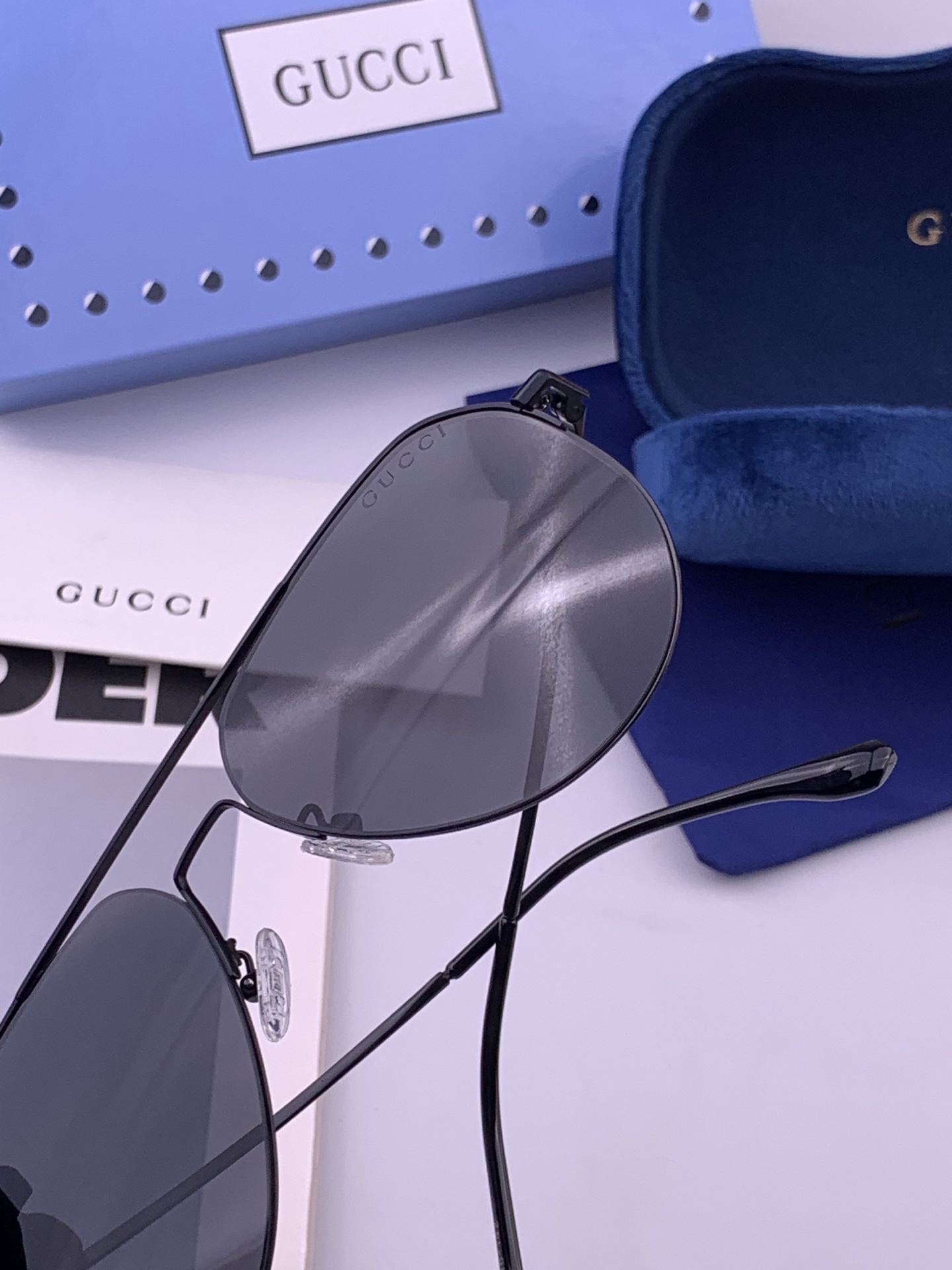 GUCCI 男款炫彩飞行员偏光太阳镜 ❤️材质：高清尼龙加厚卡槽高清偏光镜片 🌹无边框镜架💕颜👍型号：G1702