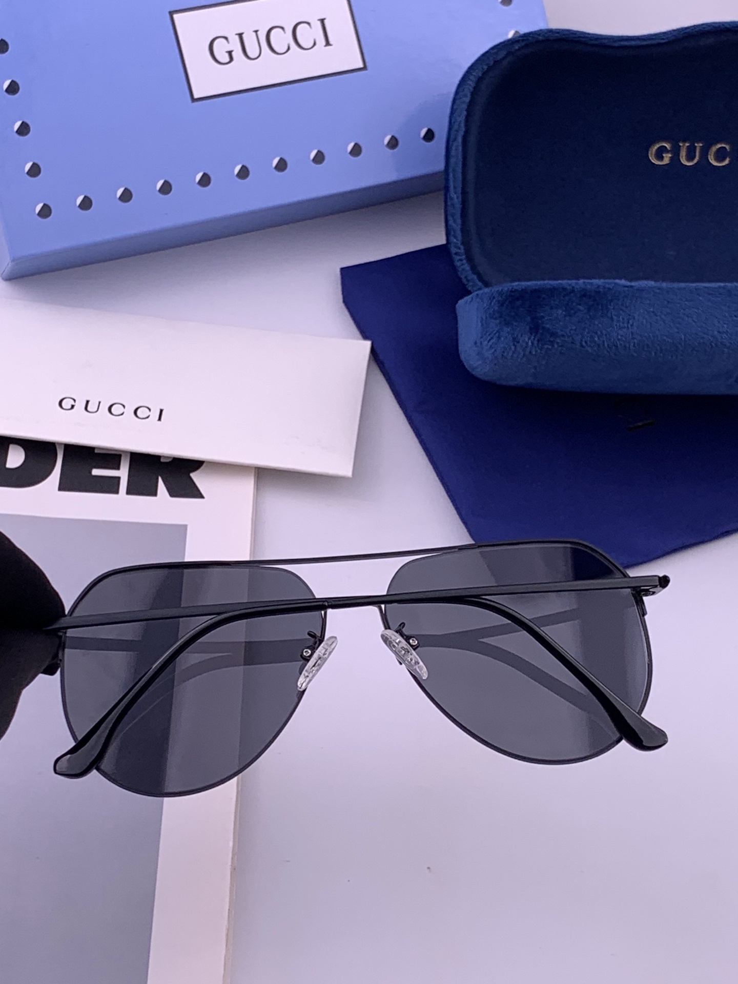 GUCCI 男款炫彩飞行员偏光太阳镜 ❤️材质：高清尼龙加厚卡槽高清偏光镜片 🌹无边框镜架💕颜👍型号：G1702