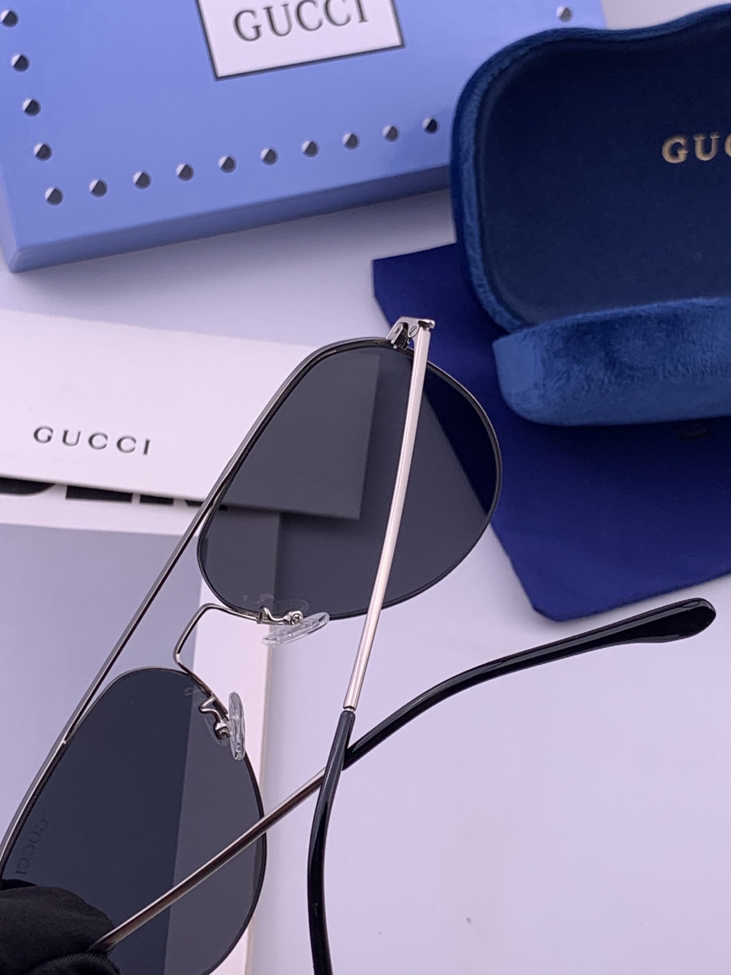 GUCCI 男款炫彩飞行员偏光太阳镜 ❤️材质：高清尼龙加厚卡槽高清偏光镜片 🌹无边框镜架💕颜👍型号：G1702