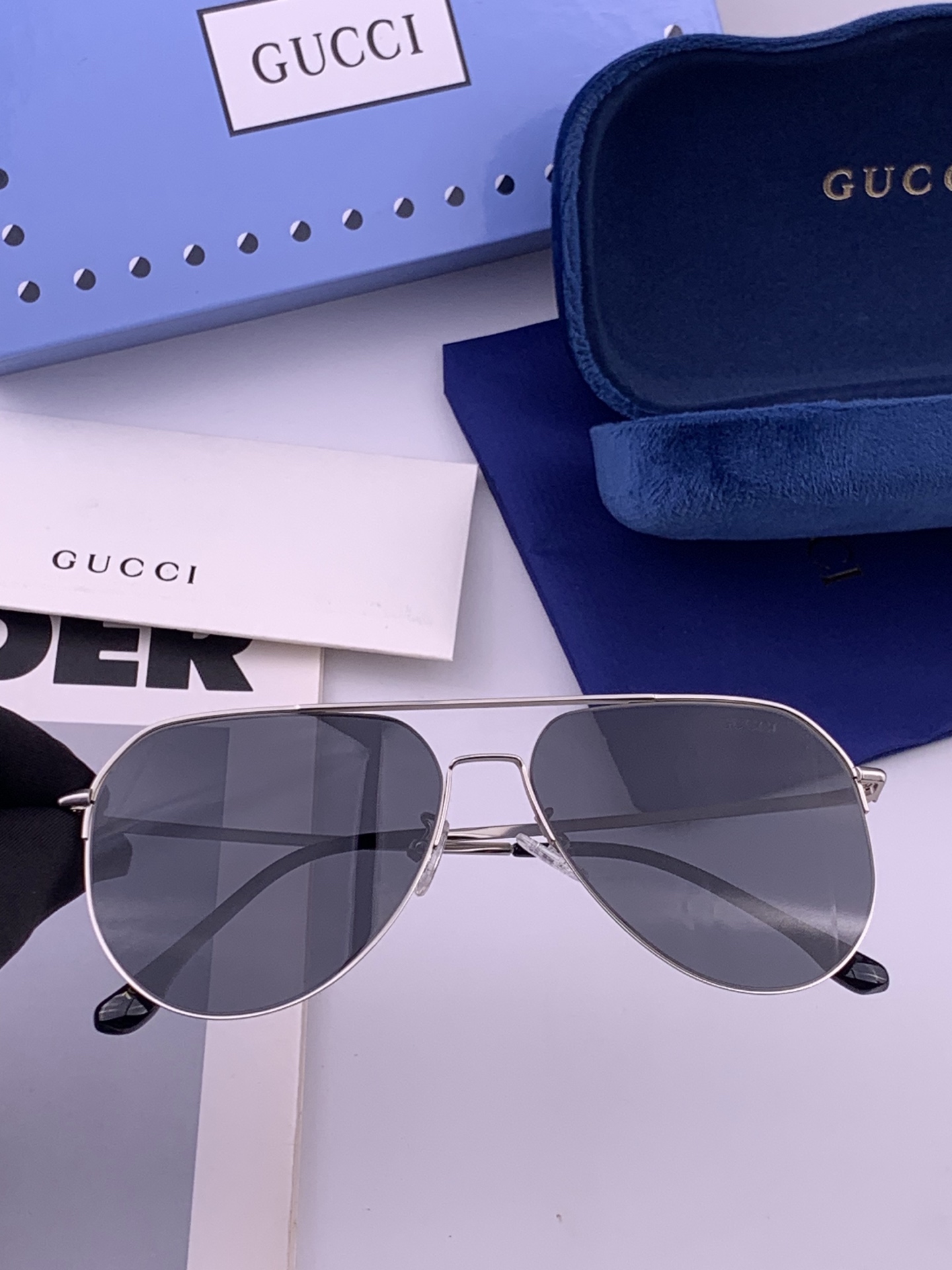 GUCCI 男款炫彩飞行员偏光太阳镜 ❤️材质：高清尼龙加厚卡槽高清偏光镜片 🌹无边框镜架💕颜👍型号：G1702