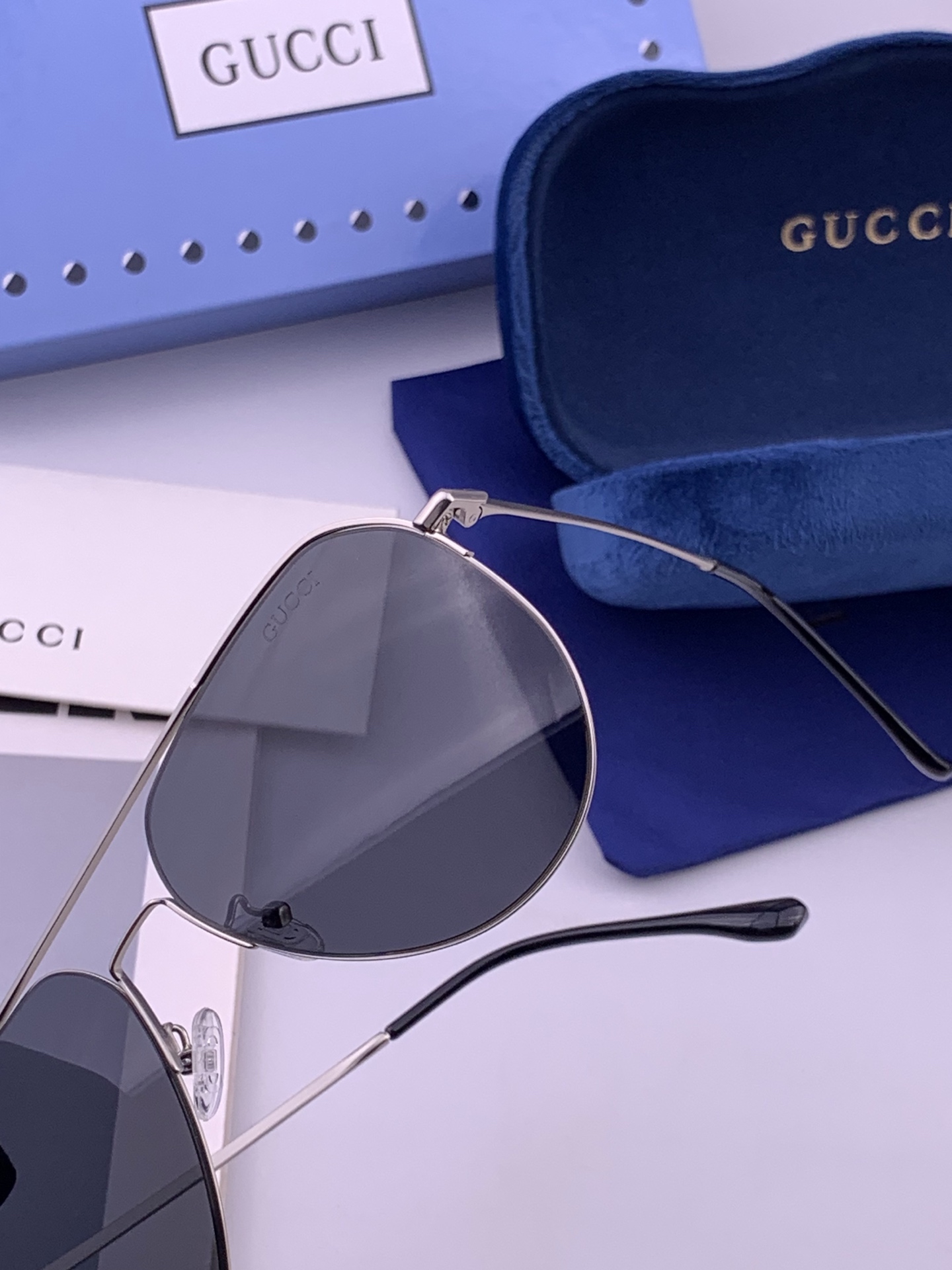 GUCCI 男款炫彩飞行员偏光太阳镜 ❤️材质：高清尼龙加厚卡槽高清偏光镜片 🌹无边框镜架💕颜👍型号：G1702