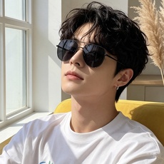 GUCCI 男款炫彩飞行员偏光太阳镜 ❤️材质:高清尼龙加厚卡槽高清偏光镜片 🌹无边框镜架💕颜👍型号:G31809 GUCCI 男款炫彩飞行员偏光太阳镜 ❤️材质:高清尼龙加厚卡槽高清偏光镜片 🌹无边框镜架💕颜👍型号:G31809
