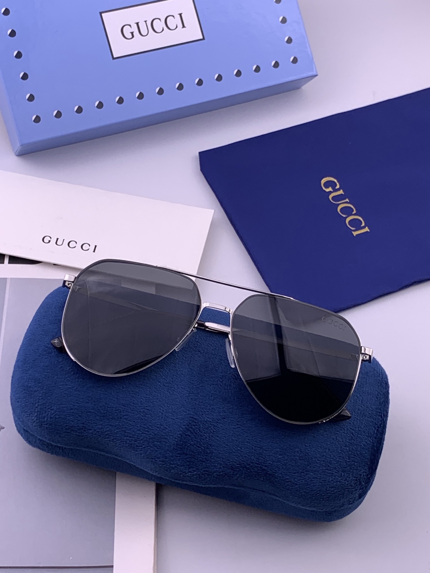 GUCCI 男款炫彩飞行员偏光太阳镜 ❤️材质：高清尼龙加厚卡槽高清偏光镜片 🌹无边框镜架💕颜👍型号：G31809