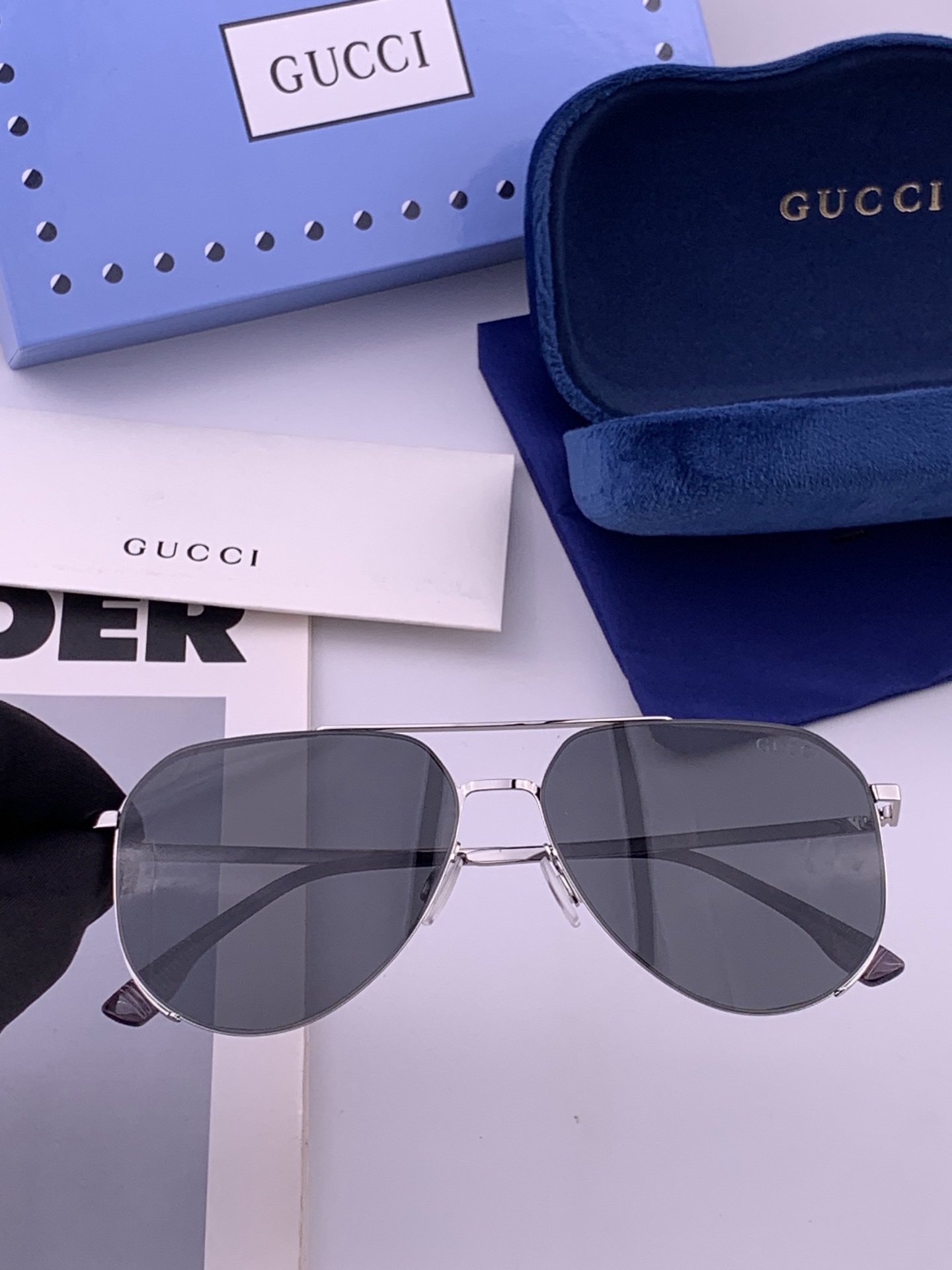 GUCCI 男款炫彩飞行员偏光太阳镜 ❤️材质：高清尼龙加厚卡槽高清偏光镜片 🌹无边框镜架💕颜👍型号：G31809