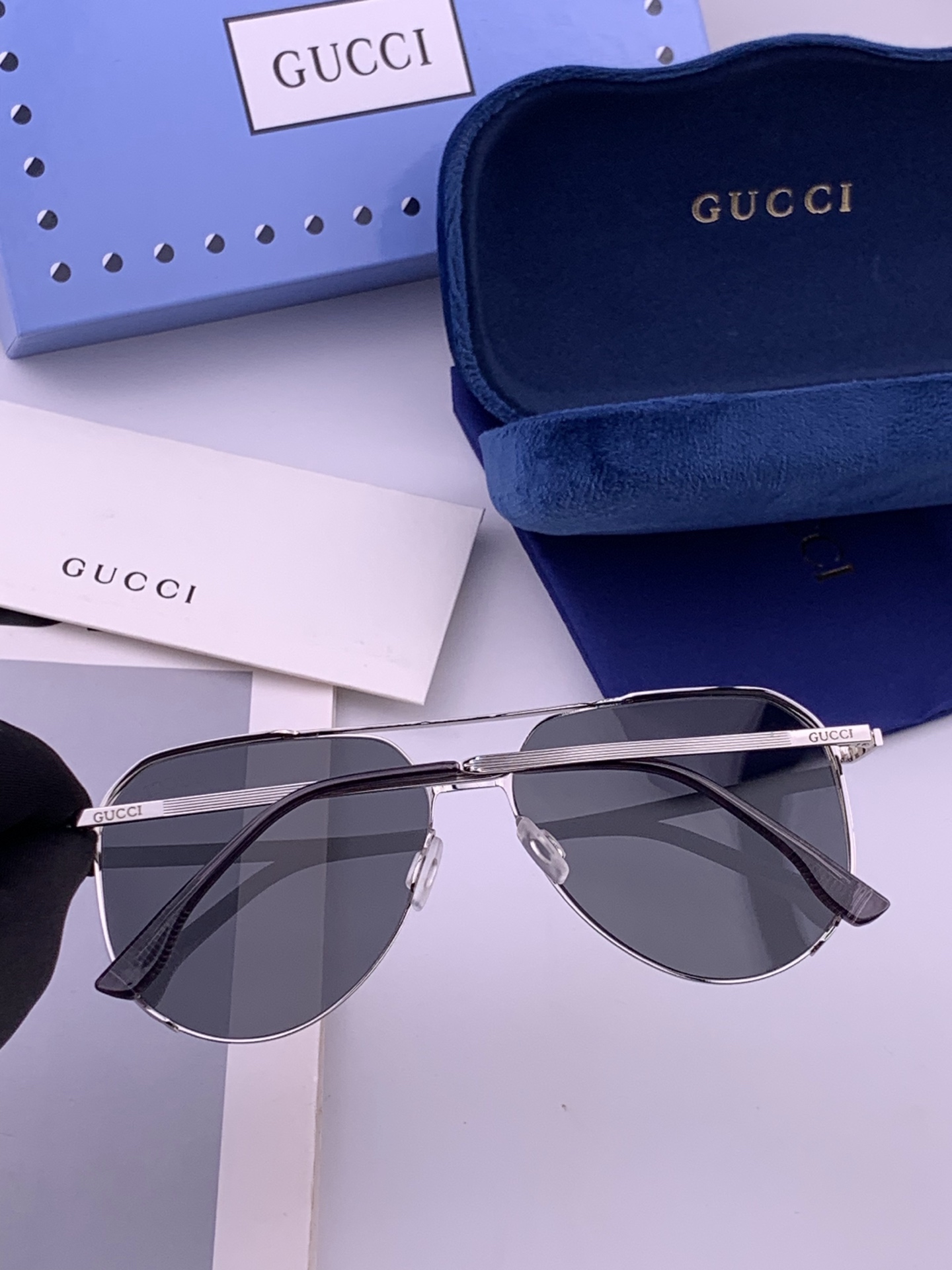 GUCCI 男款炫彩飞行员偏光太阳镜 ❤️材质：高清尼龙加厚卡槽高清偏光镜片 🌹无边框镜架💕颜👍型号：G31809