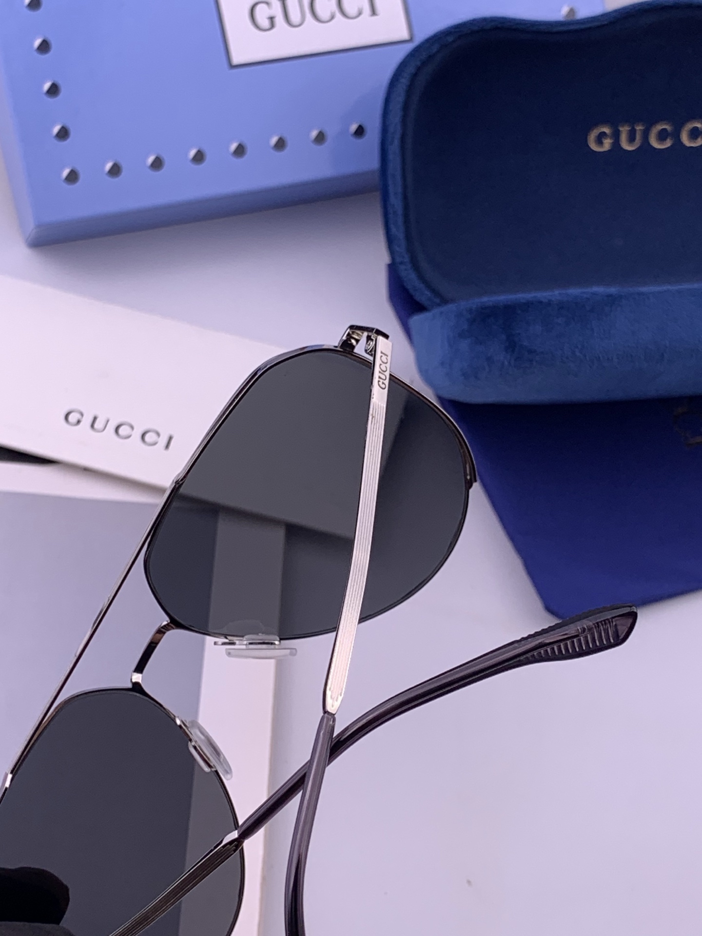 GUCCI 男款炫彩飞行员偏光太阳镜 ❤️材质：高清尼龙加厚卡槽高清偏光镜片 🌹无边框镜架💕颜👍型号：G31809
