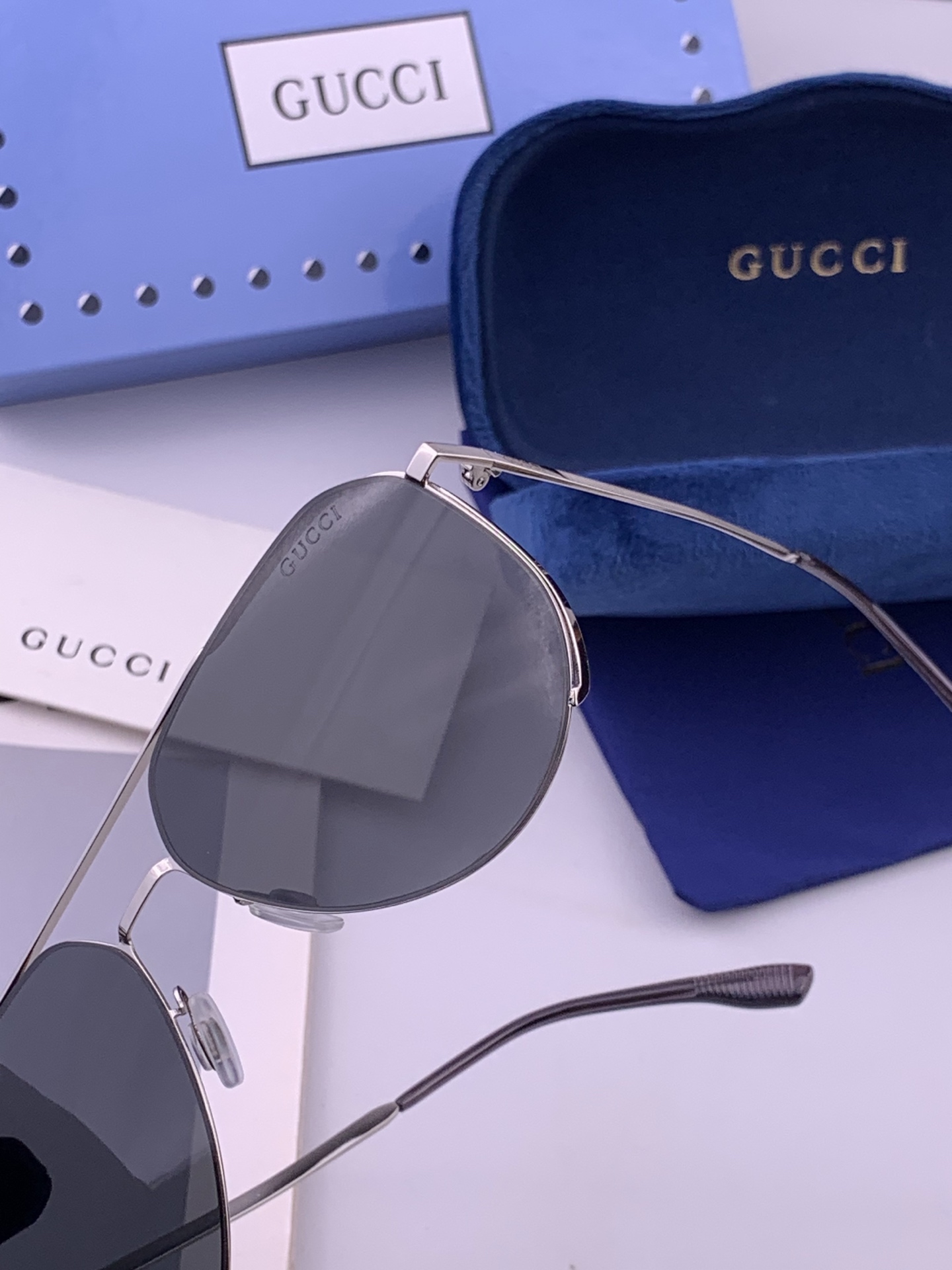 GUCCI 男款炫彩飞行员偏光太阳镜 ❤️材质：高清尼龙加厚卡槽高清偏光镜片 🌹无边框镜架💕颜👍型号：G31809